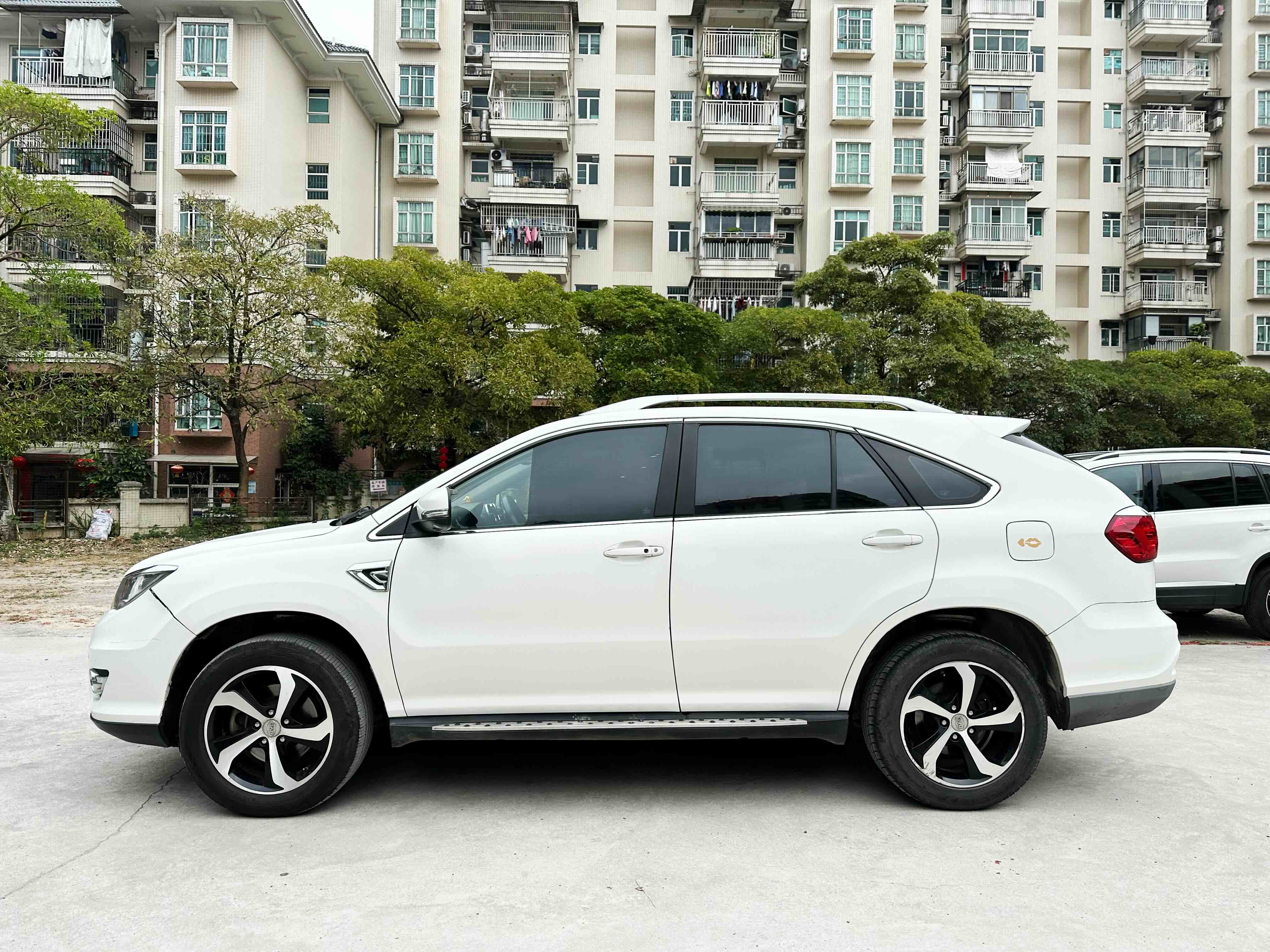 BYD S7 2015 #2 BYD S7 2015 car image #2