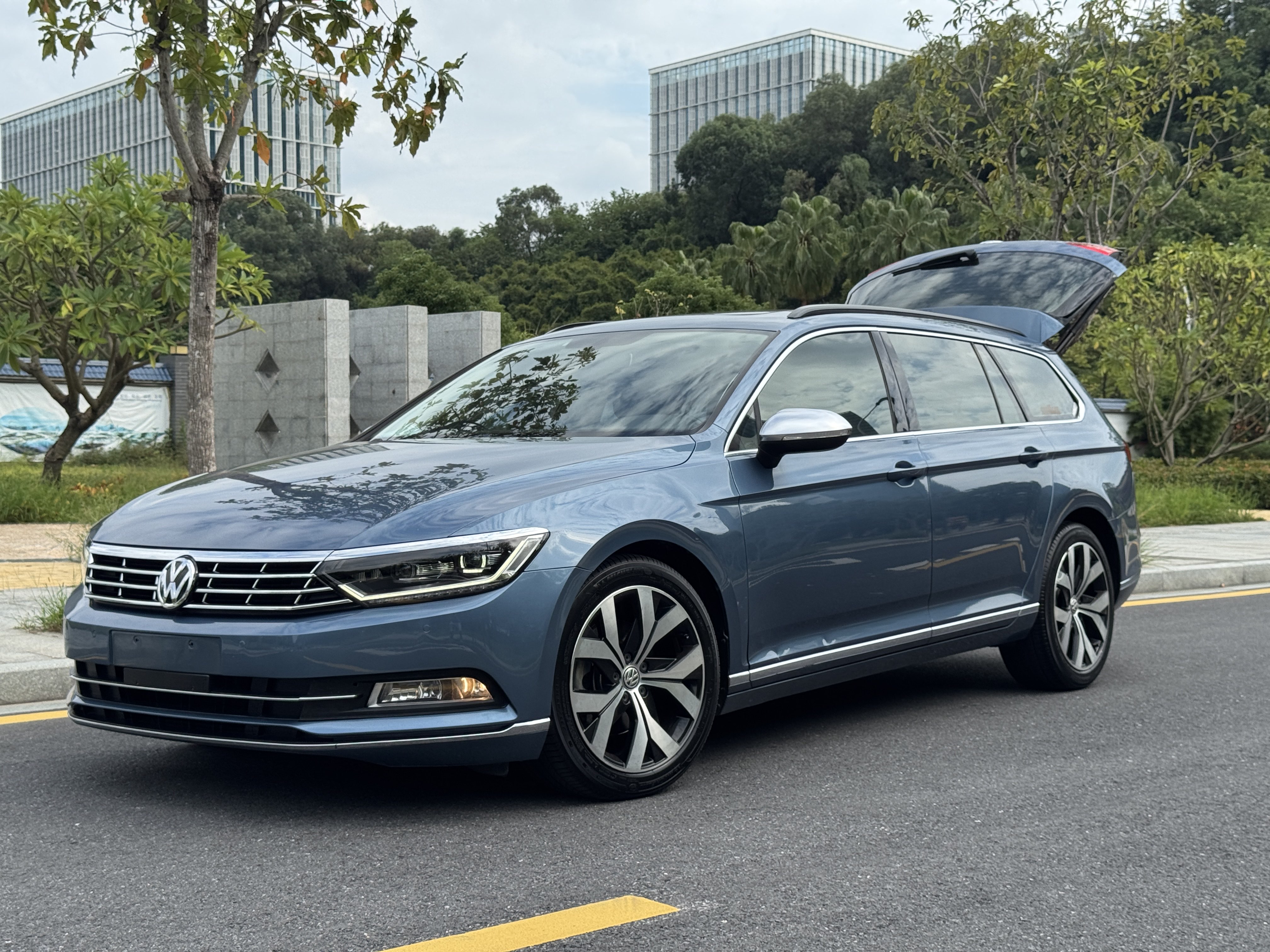 Volkswagen Passat Variant 2017 изображение автомобиля #2