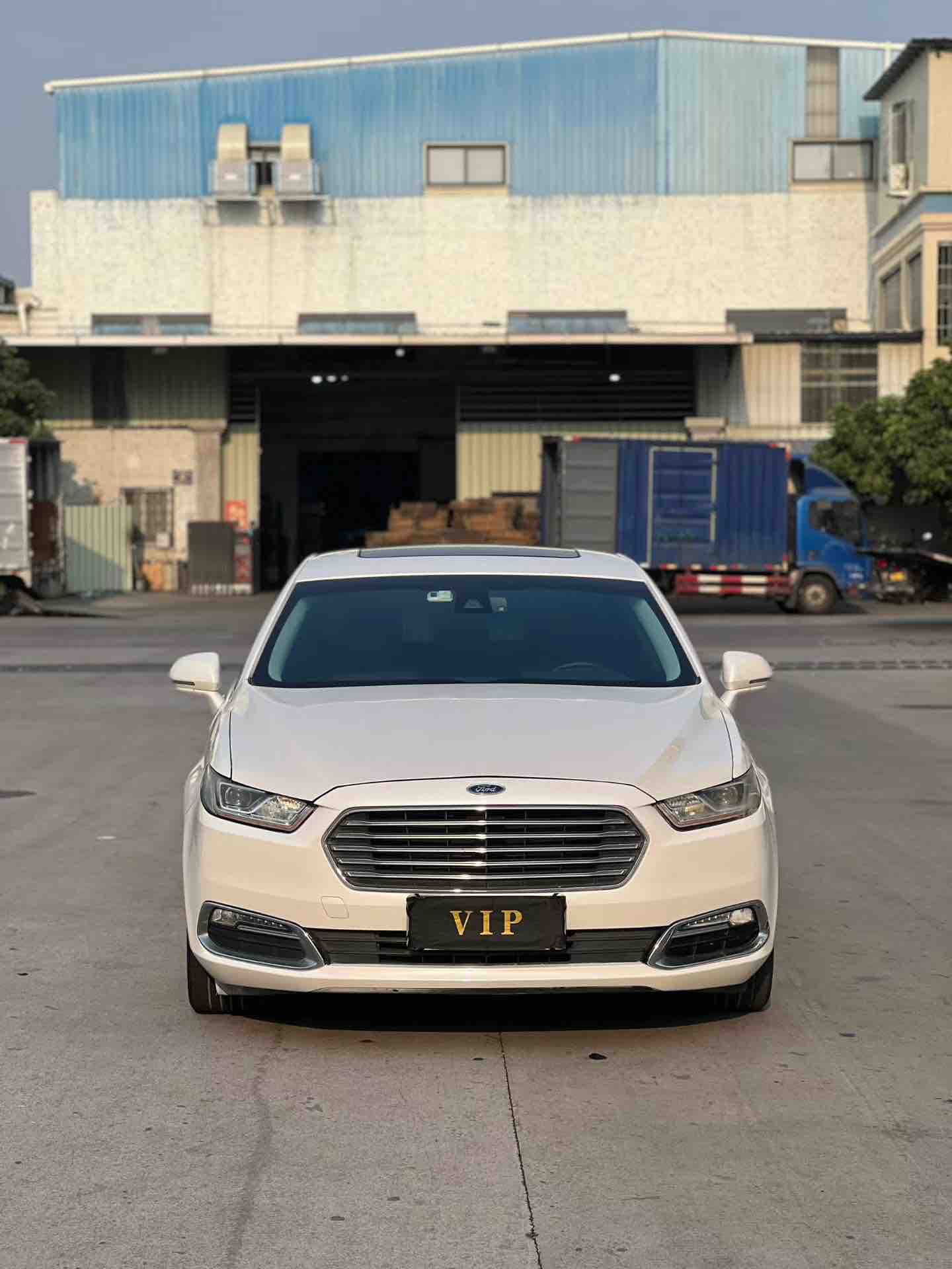 Ford Taurus 2016 car image #2