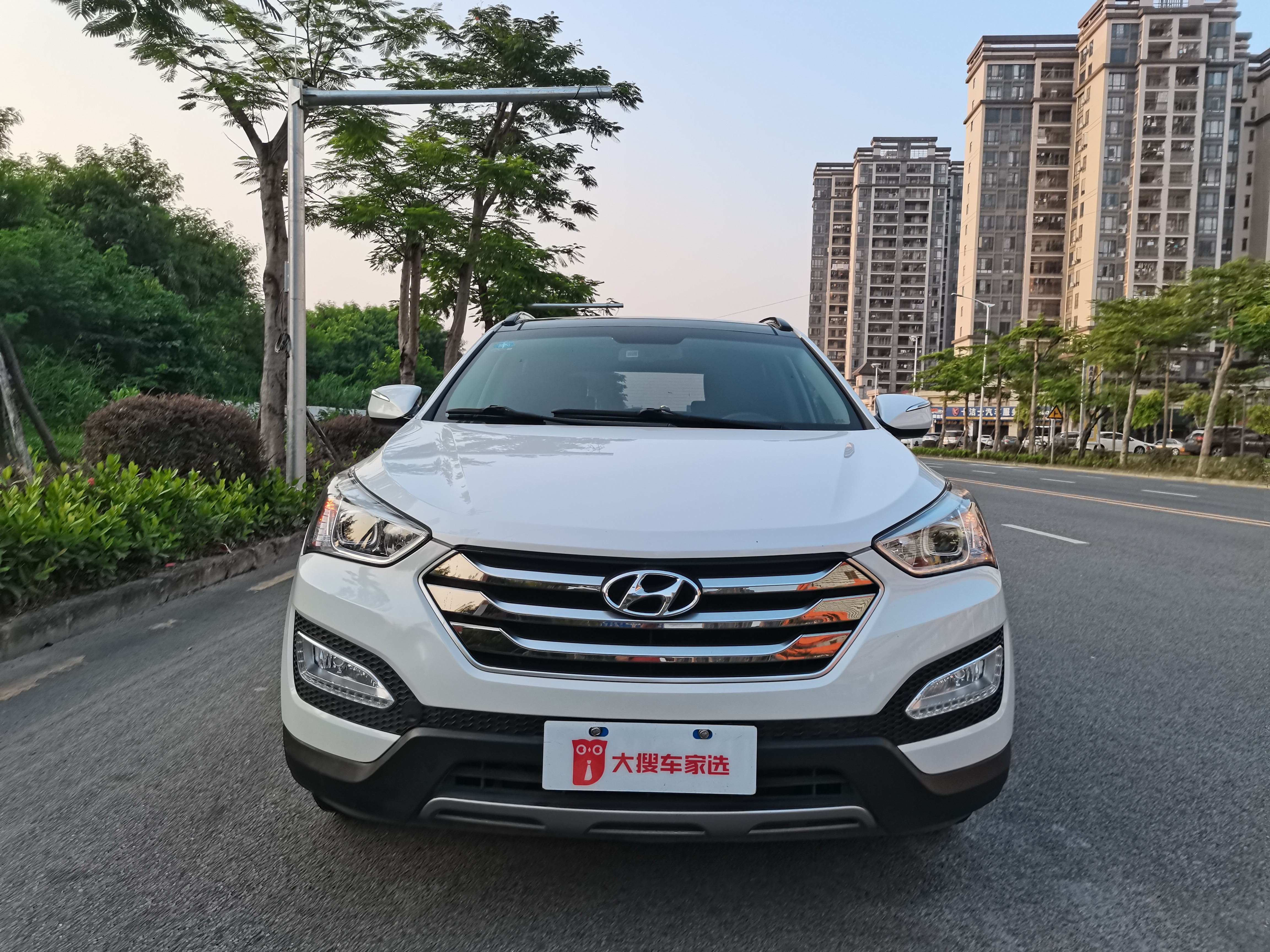 Hyundai Santa Fe 2014 car image #2