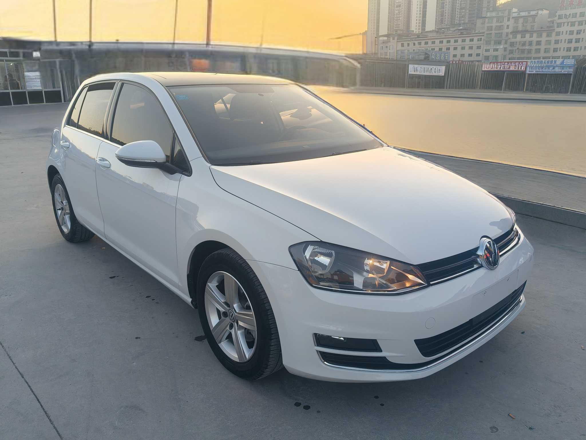 Volkswagen Golf 2015 car image #2