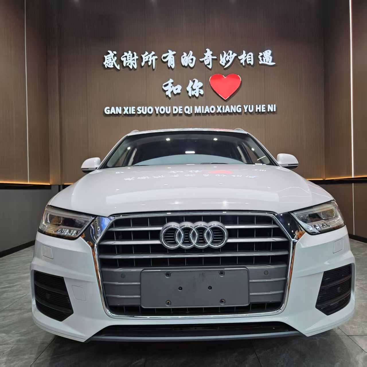 Audi Q3 2018 car image #2