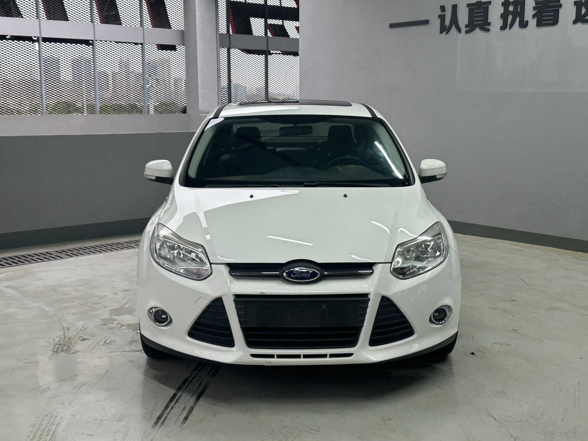 Ford Focus 2014 car image #2