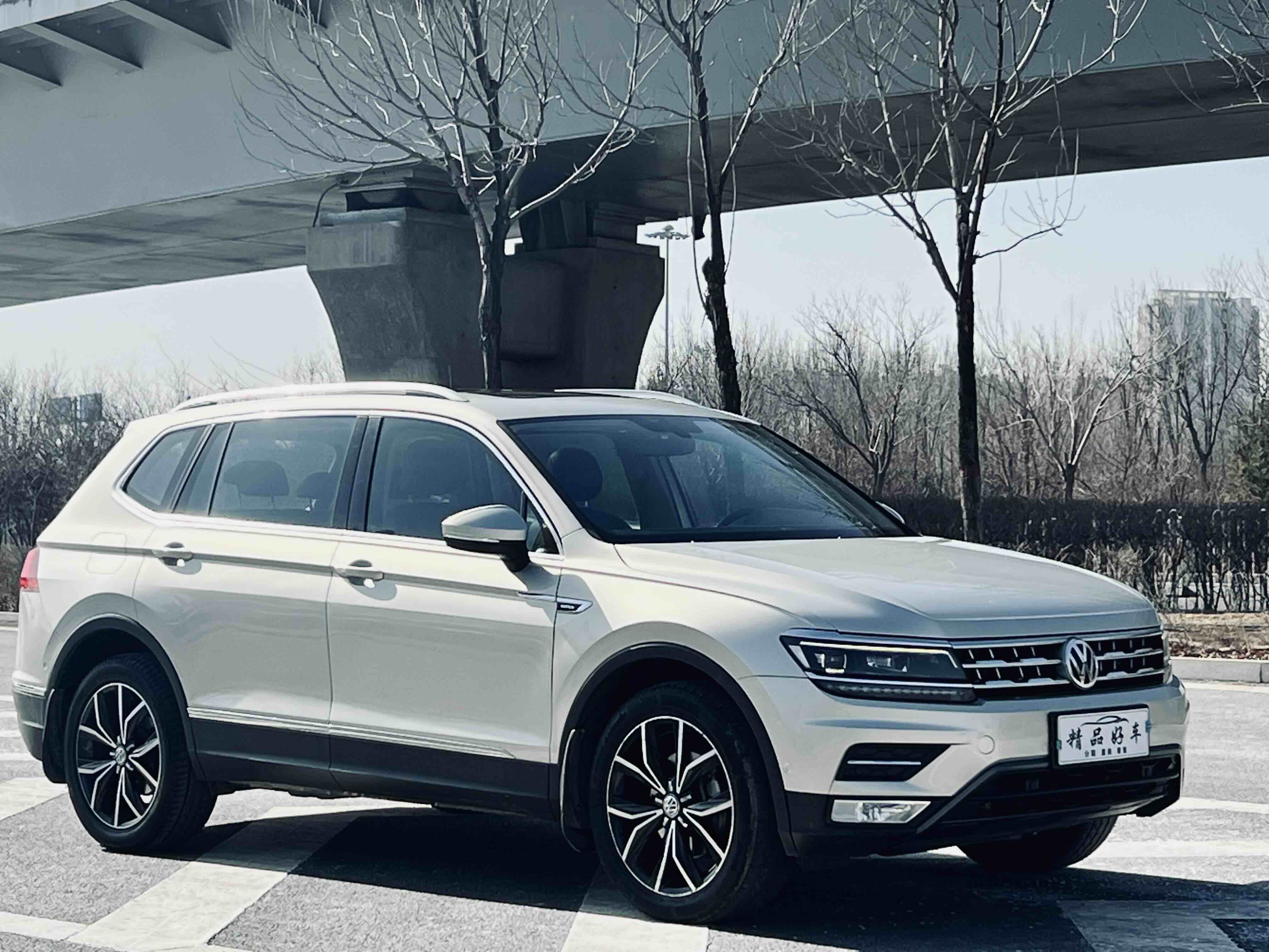 Volkswagen Tiguan L 2017 car image #2