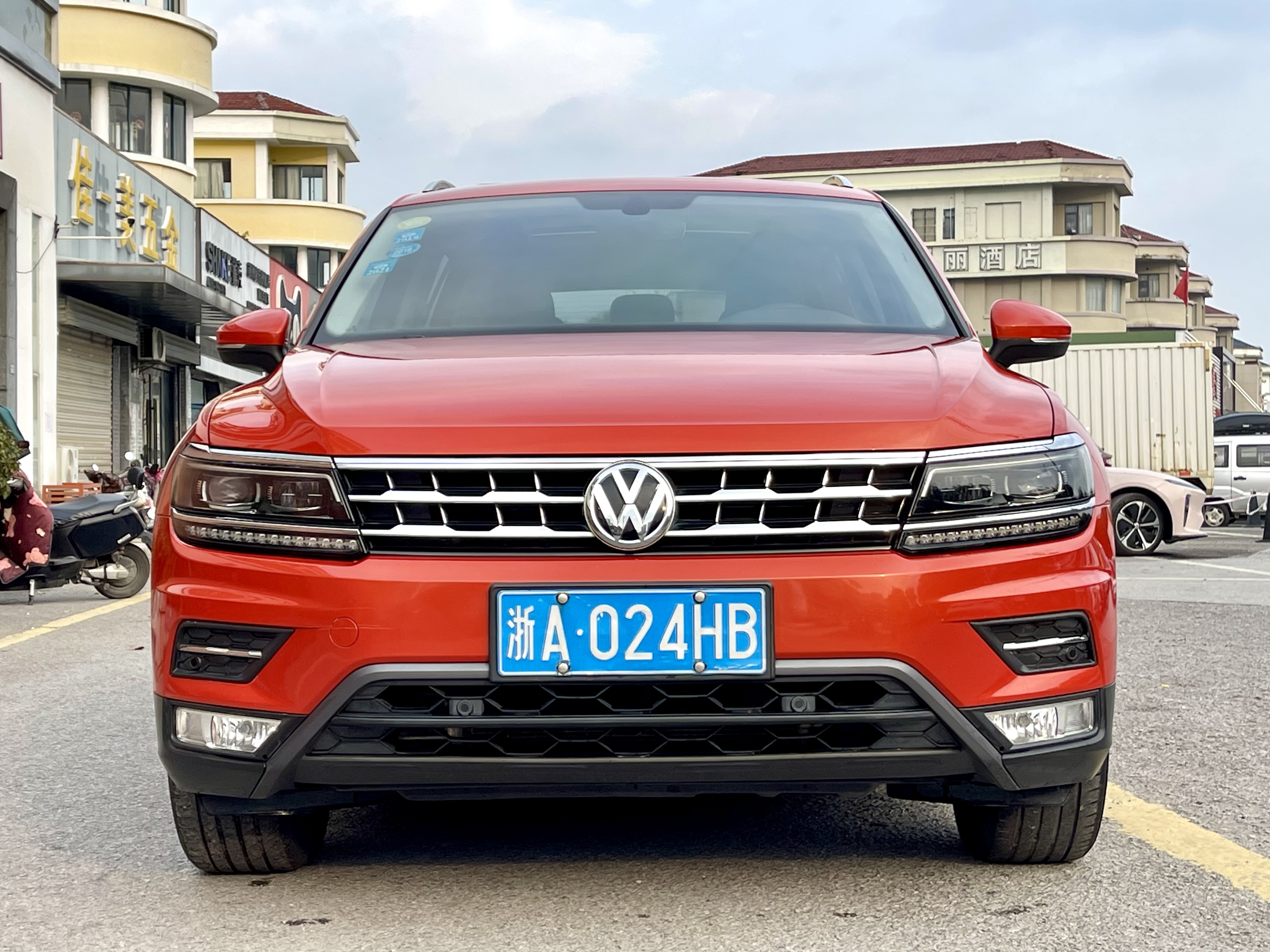 Volkswagen Tiguan L 2017 immagine di auto #2