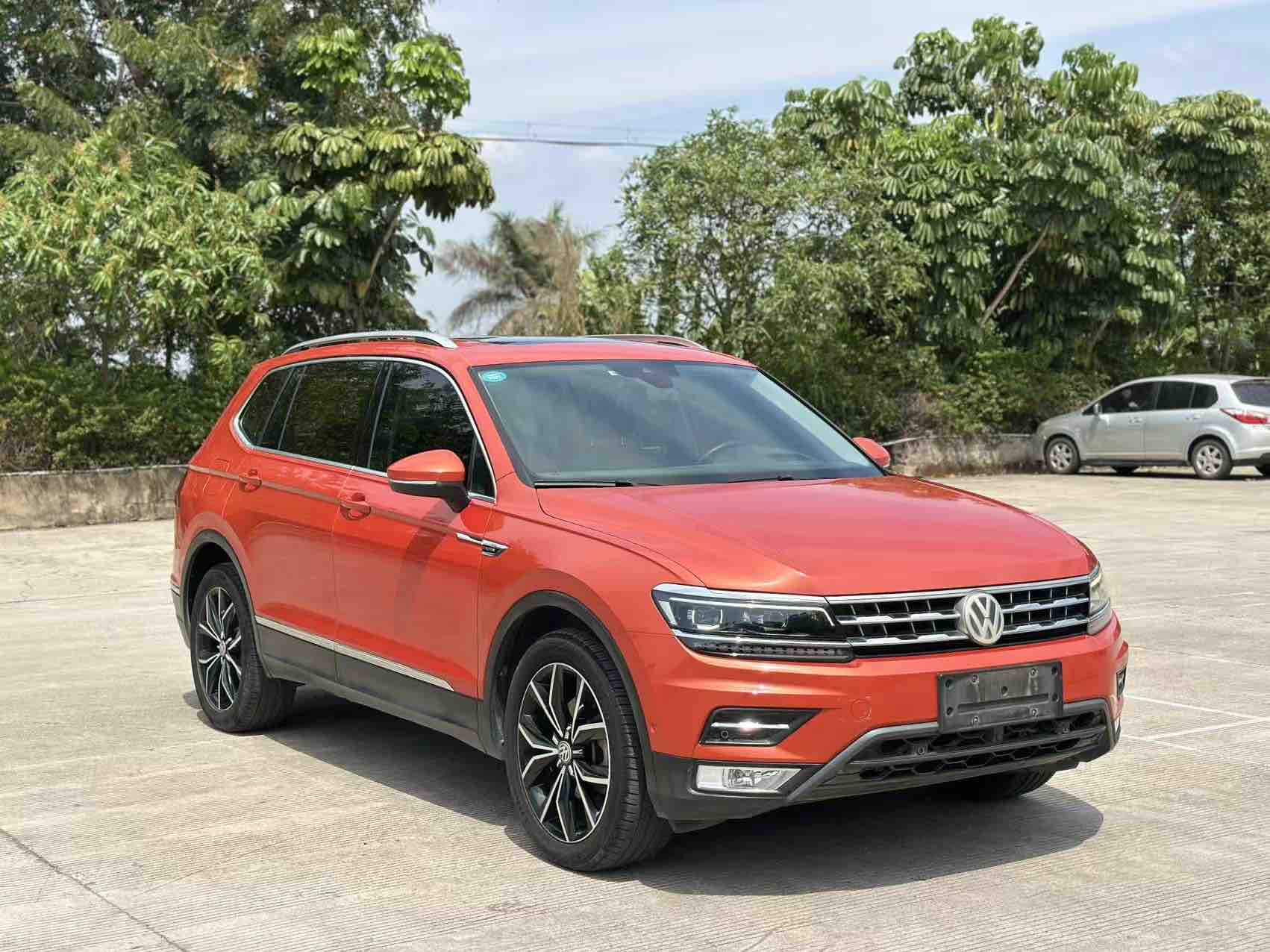 Volkswagen Tiguan L 2017 car image #2
