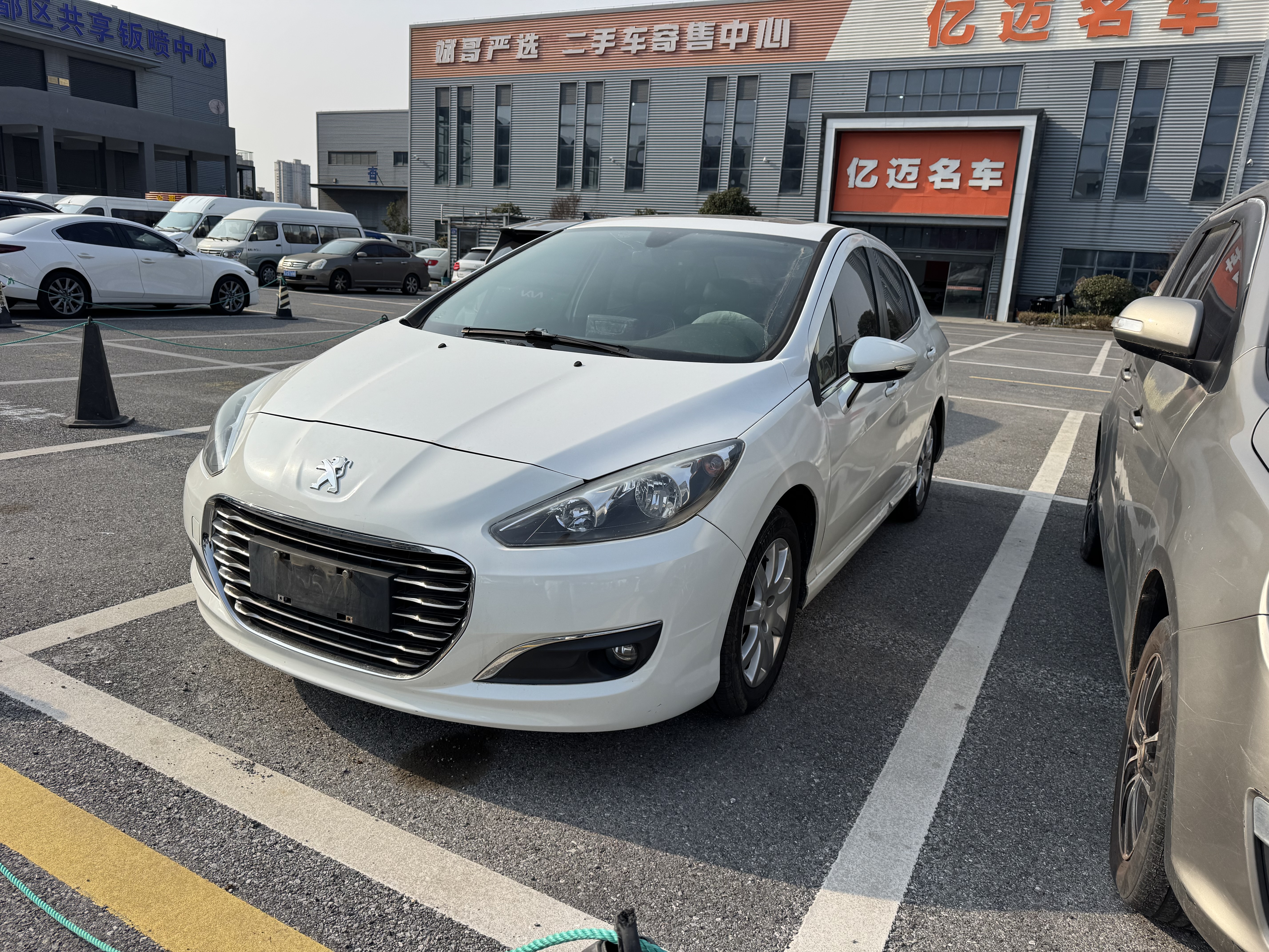 Peugeot 308 2014 car image #2