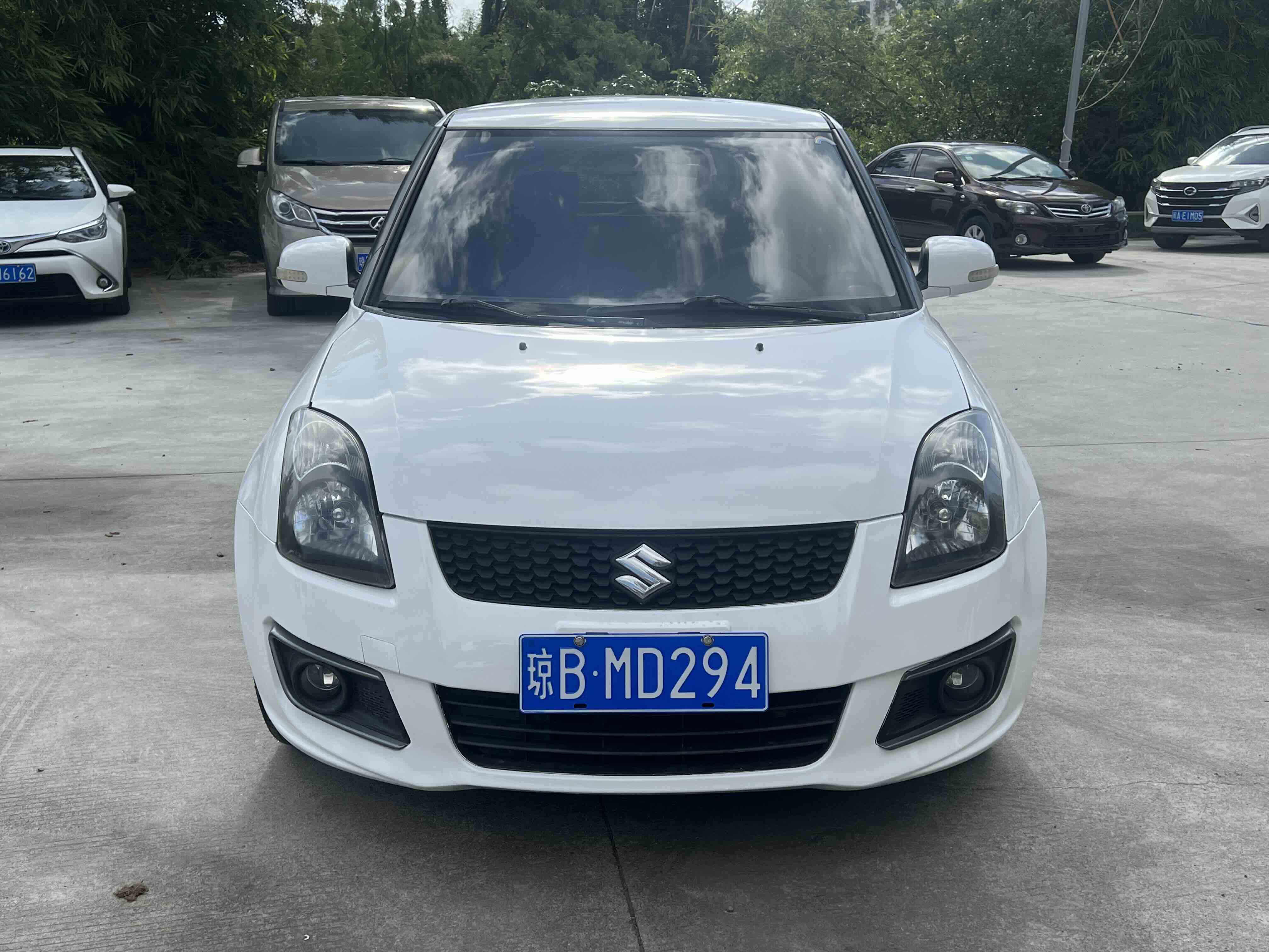 Suzuki Swift 2015 car image #2