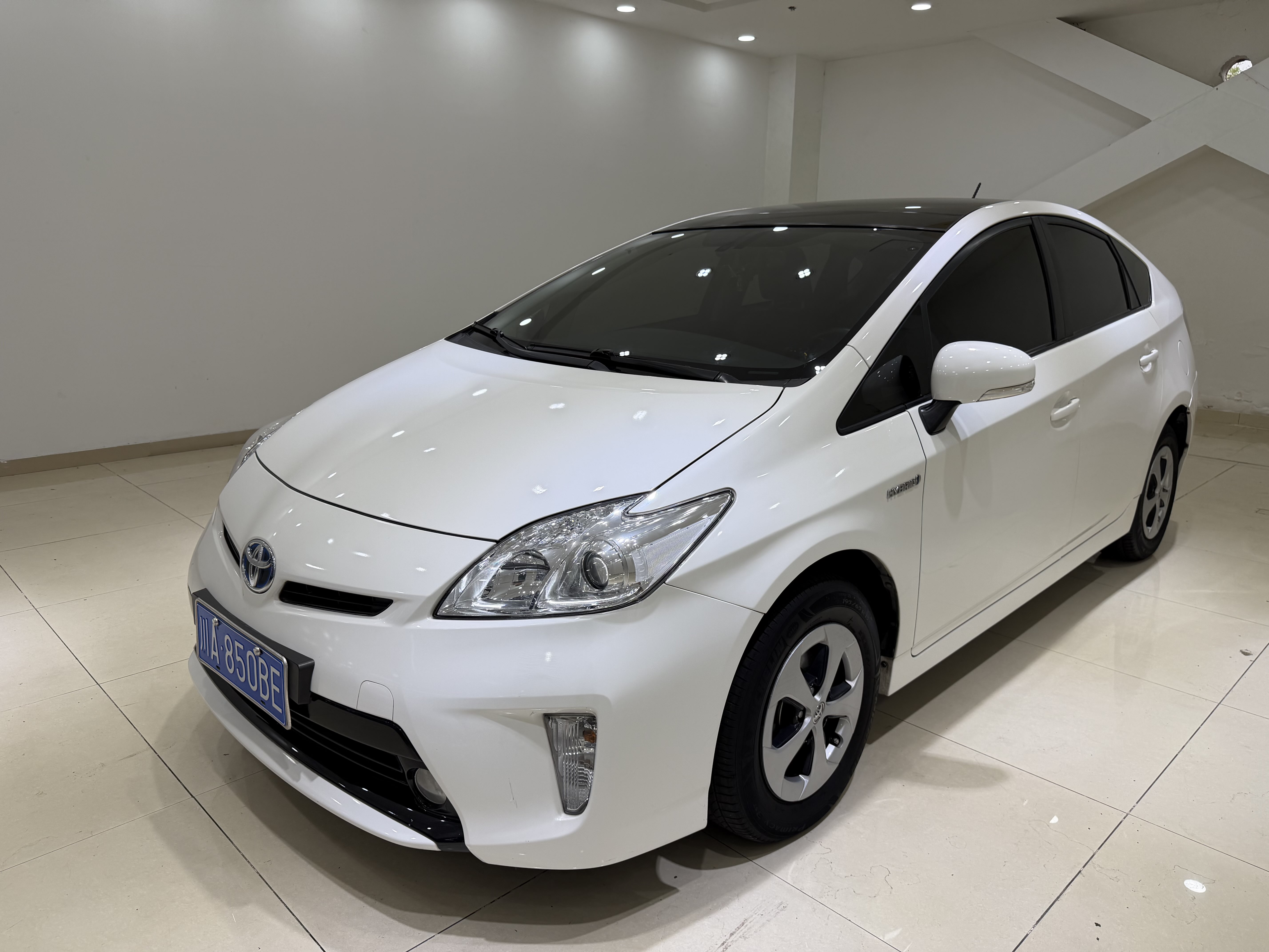 Toyota Prius 2014 car image #2