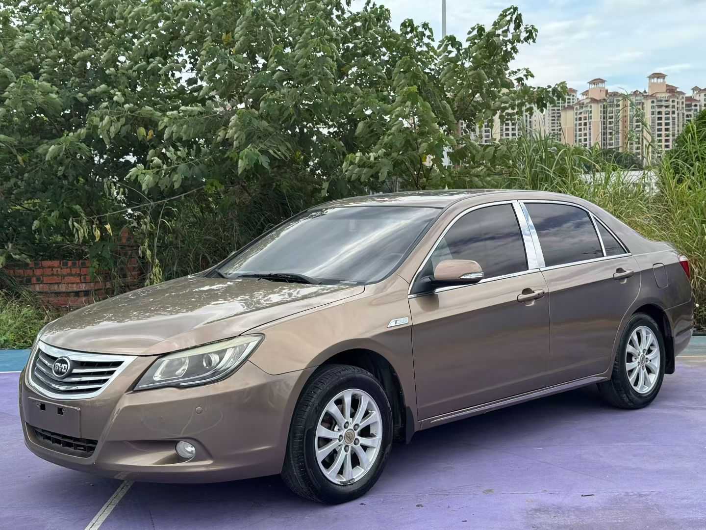 BYD G6 2013 car image #2