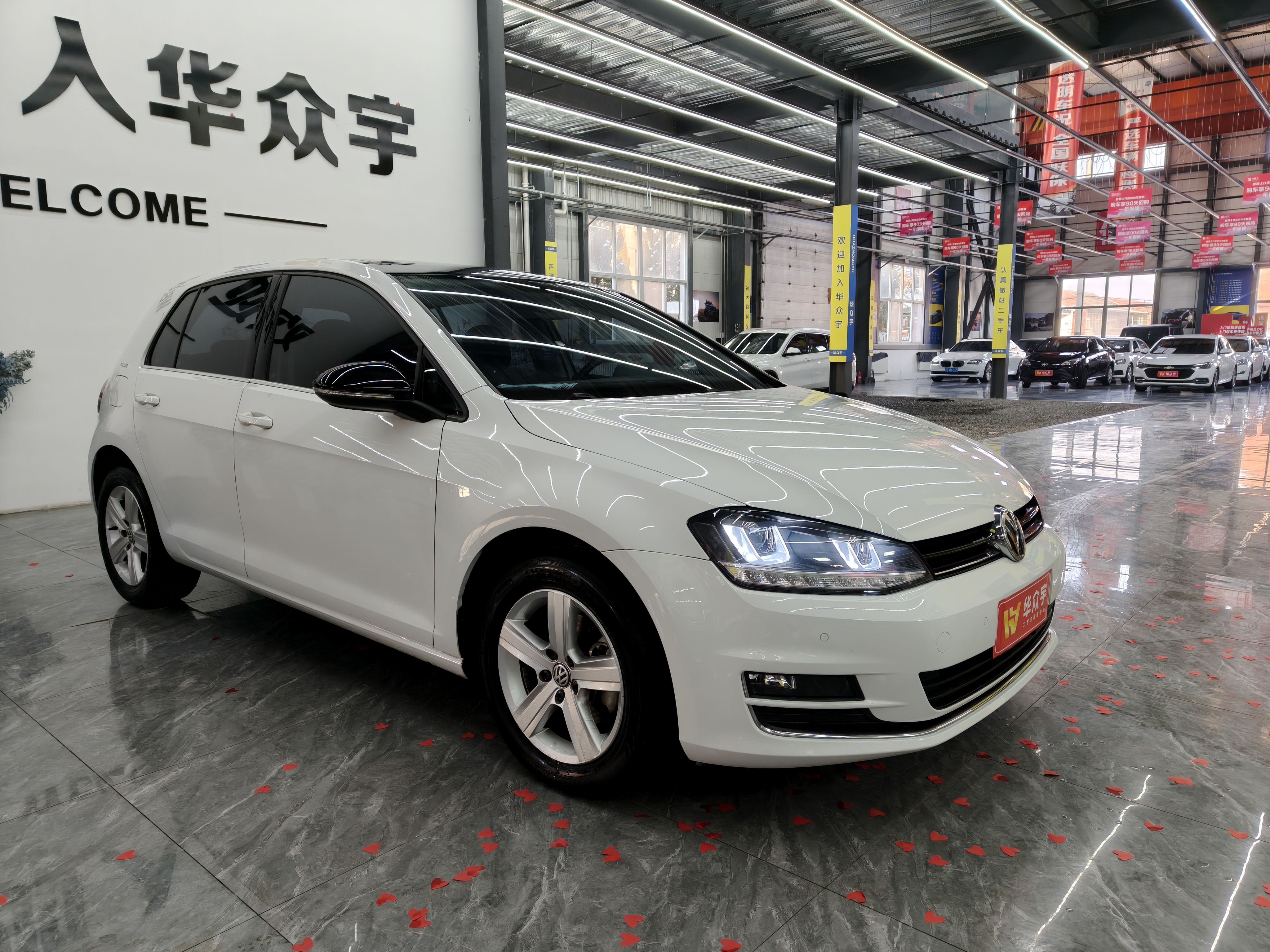 Volkswagen Golf 2017 car image #2
