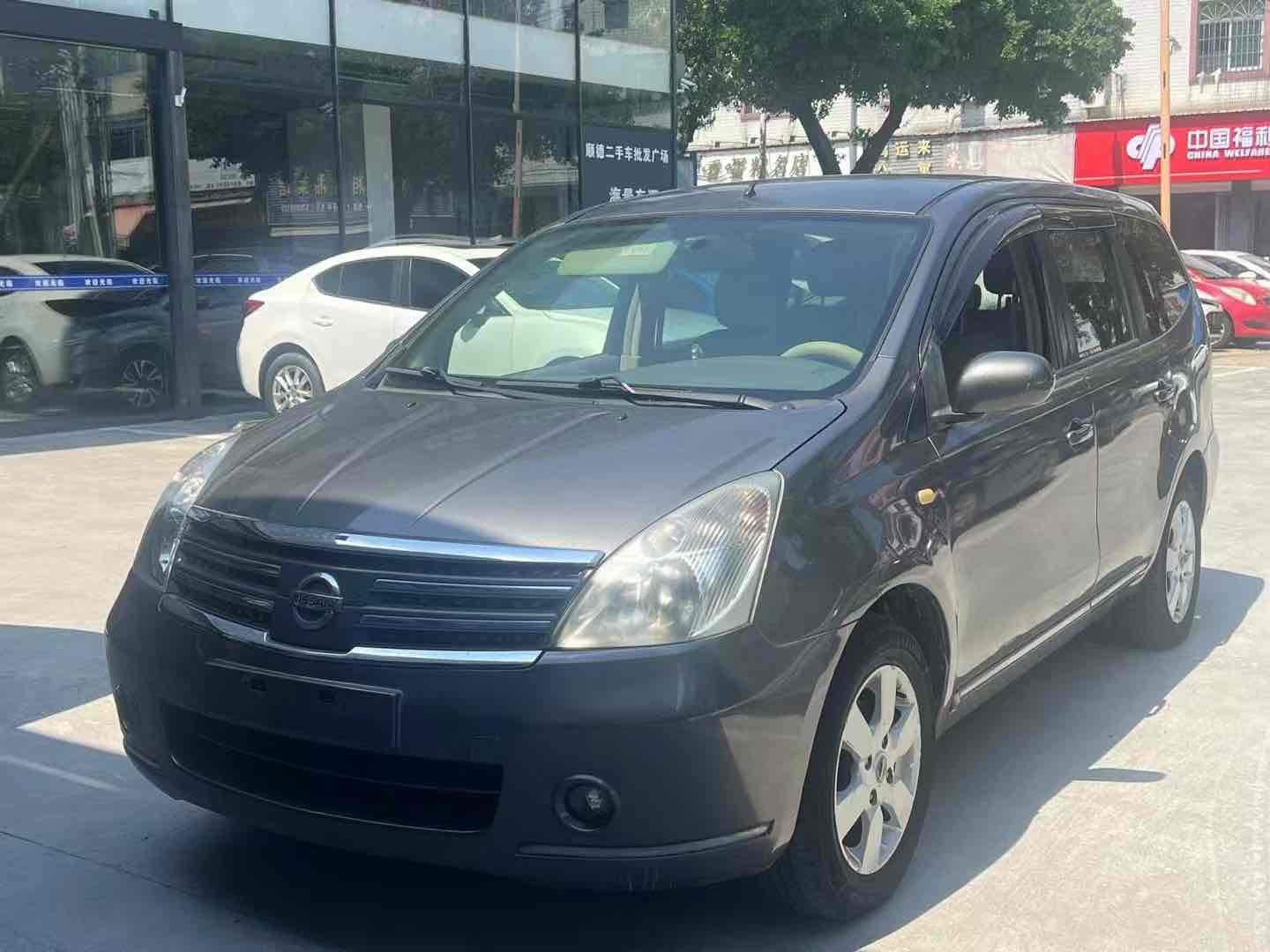 Nissan Livina Geniss 2006 car image #2