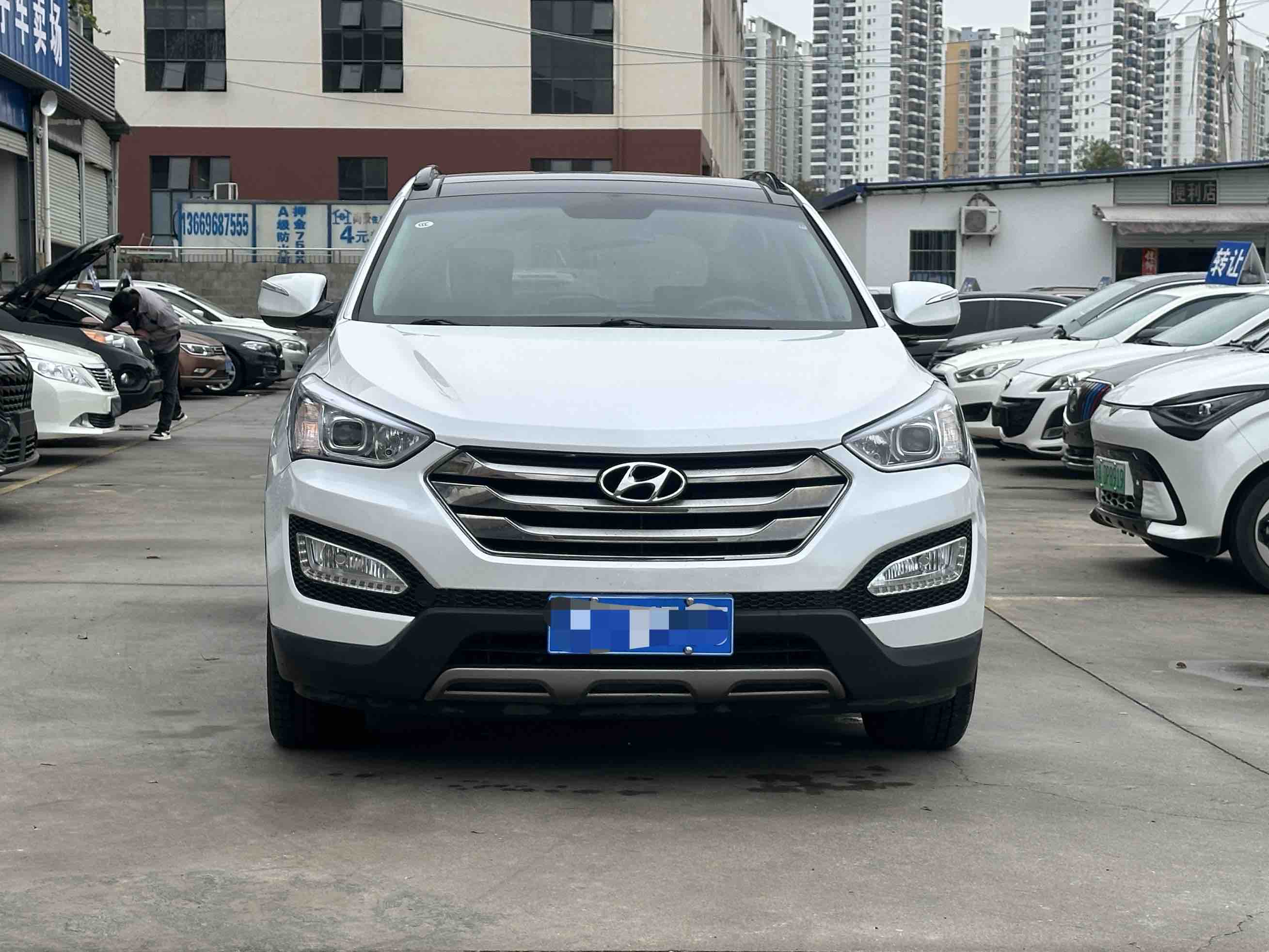 Hyundai Santa Fe 2016 car image #2