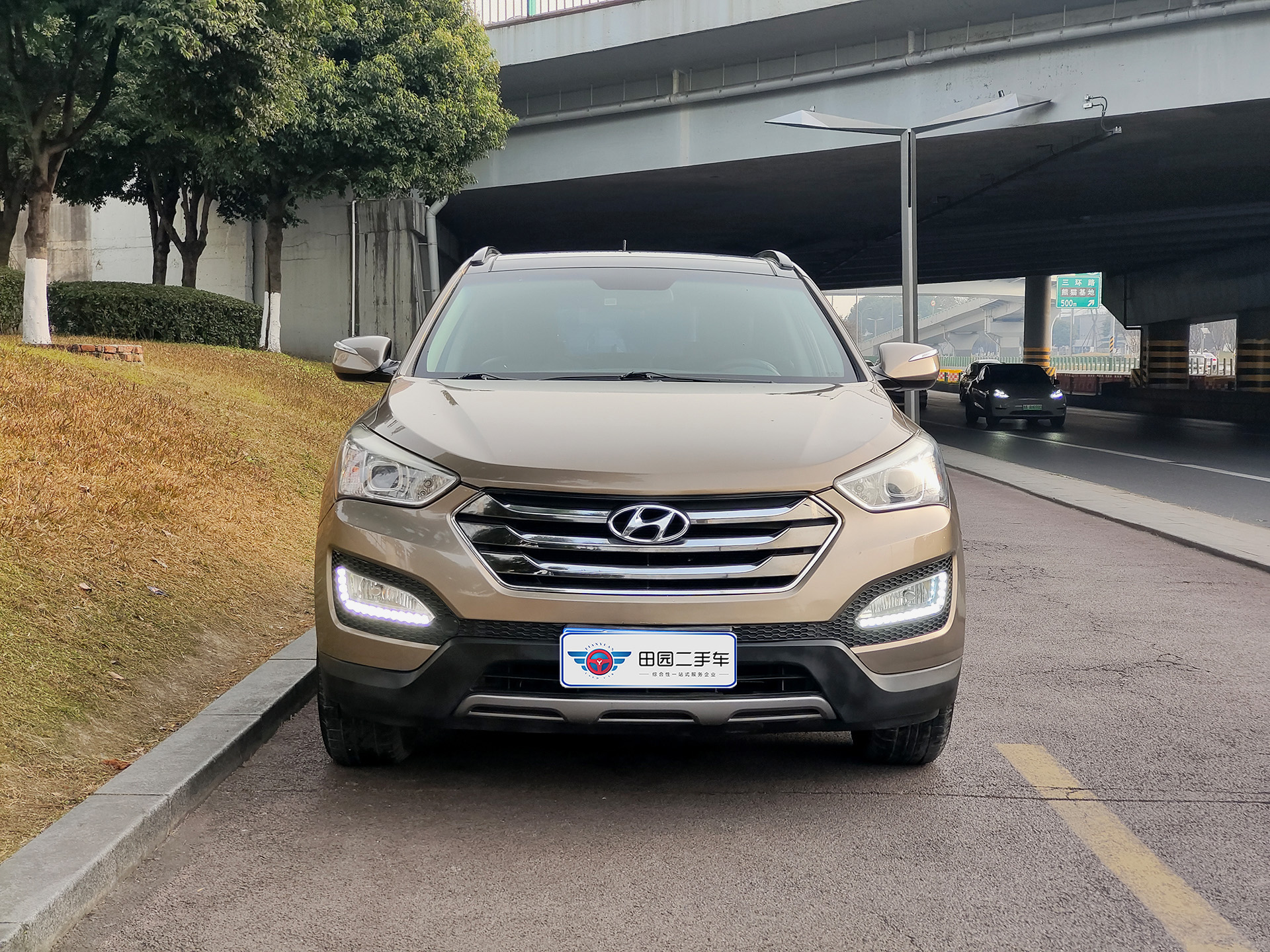 Hyundai Santa Fe 2013 car image #2