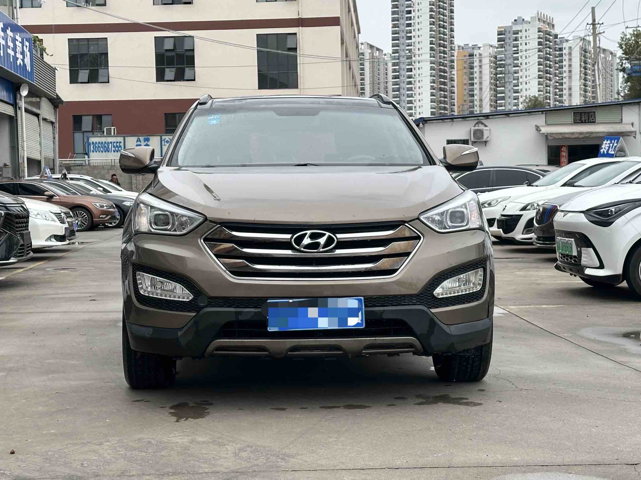 Hyundai Santa Fe 2013 car image #2