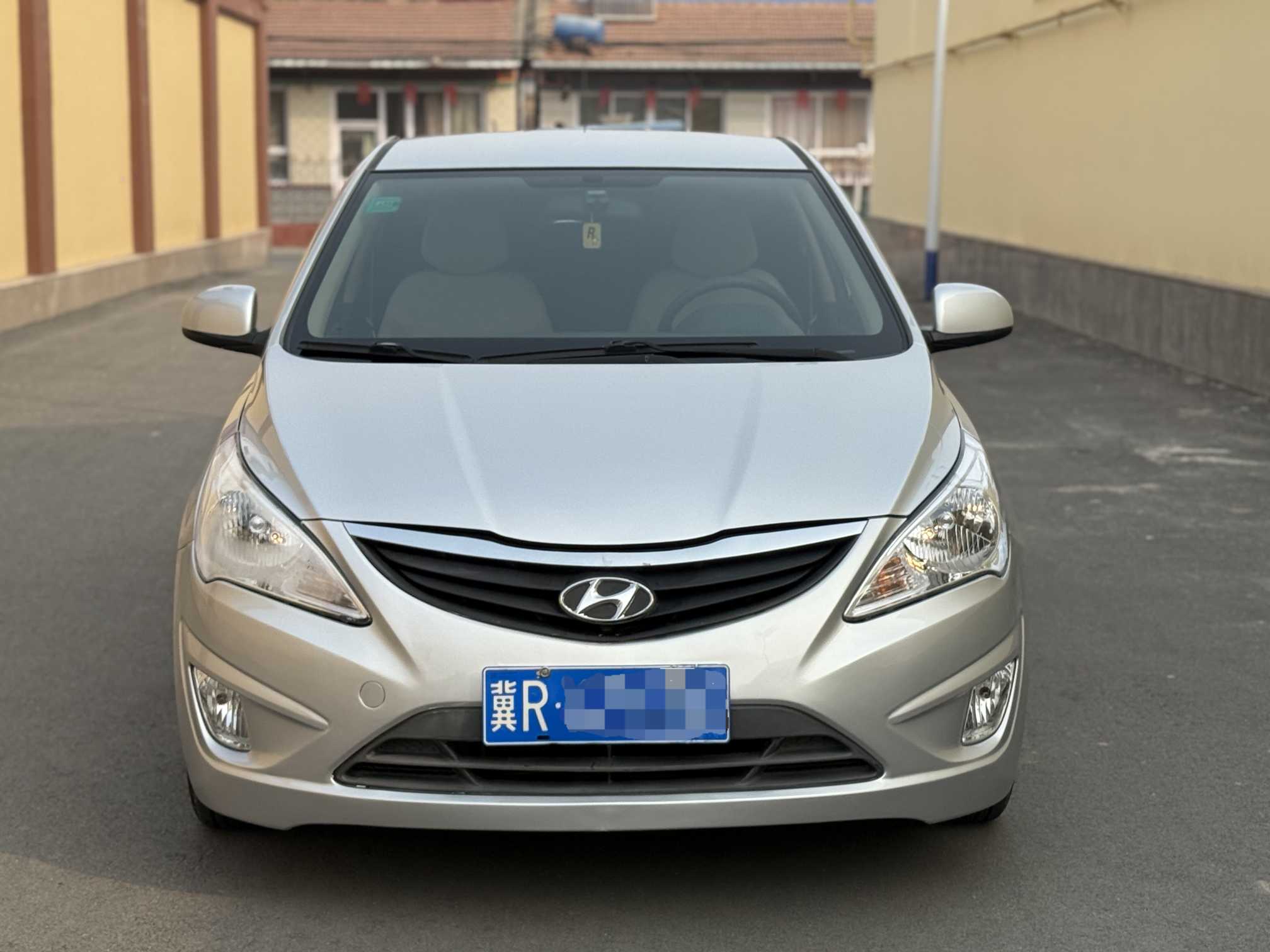 Hyundai Reina 2011 car image #2