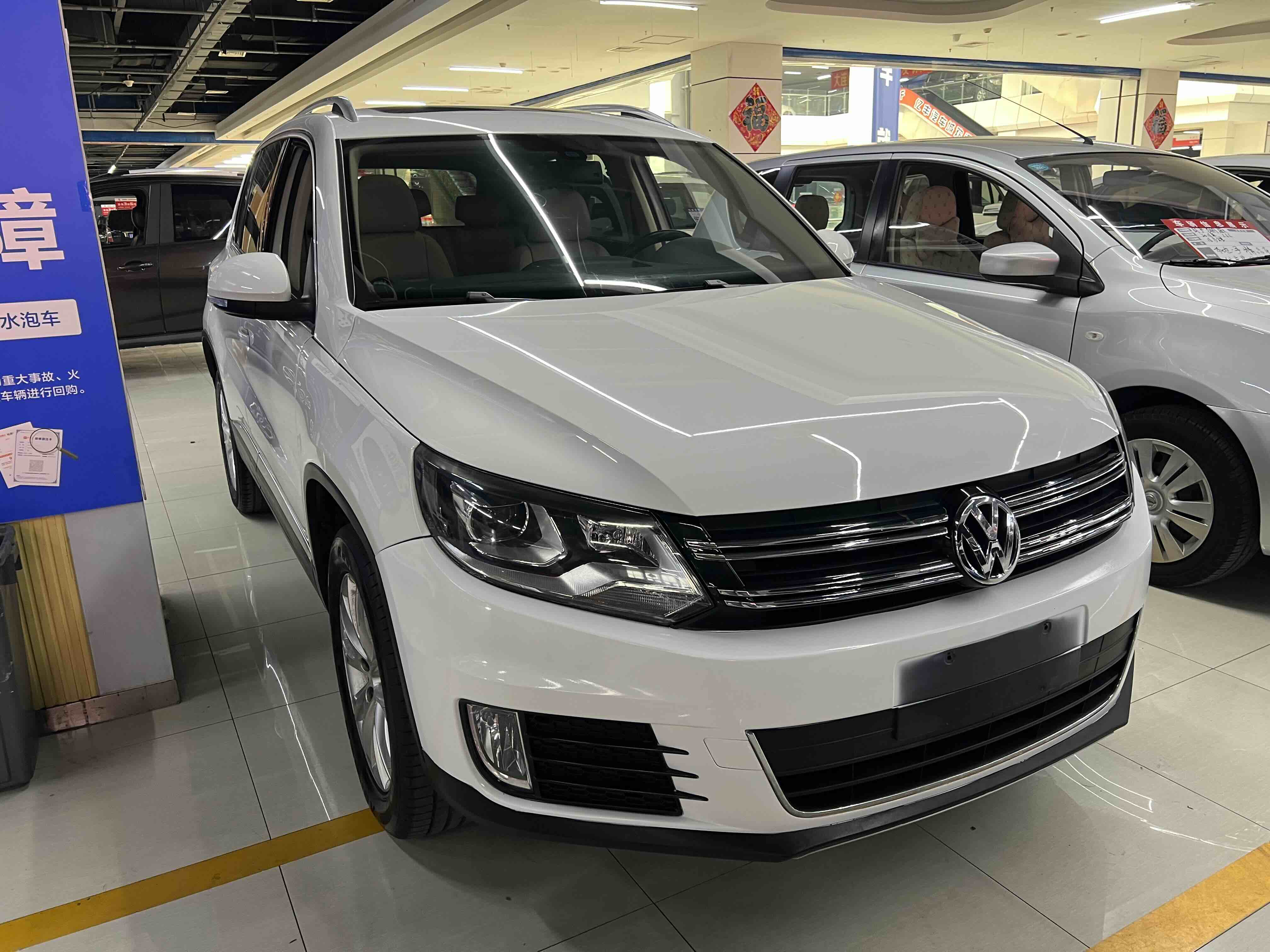 Volkswagen Tiguan 2014 car image #2