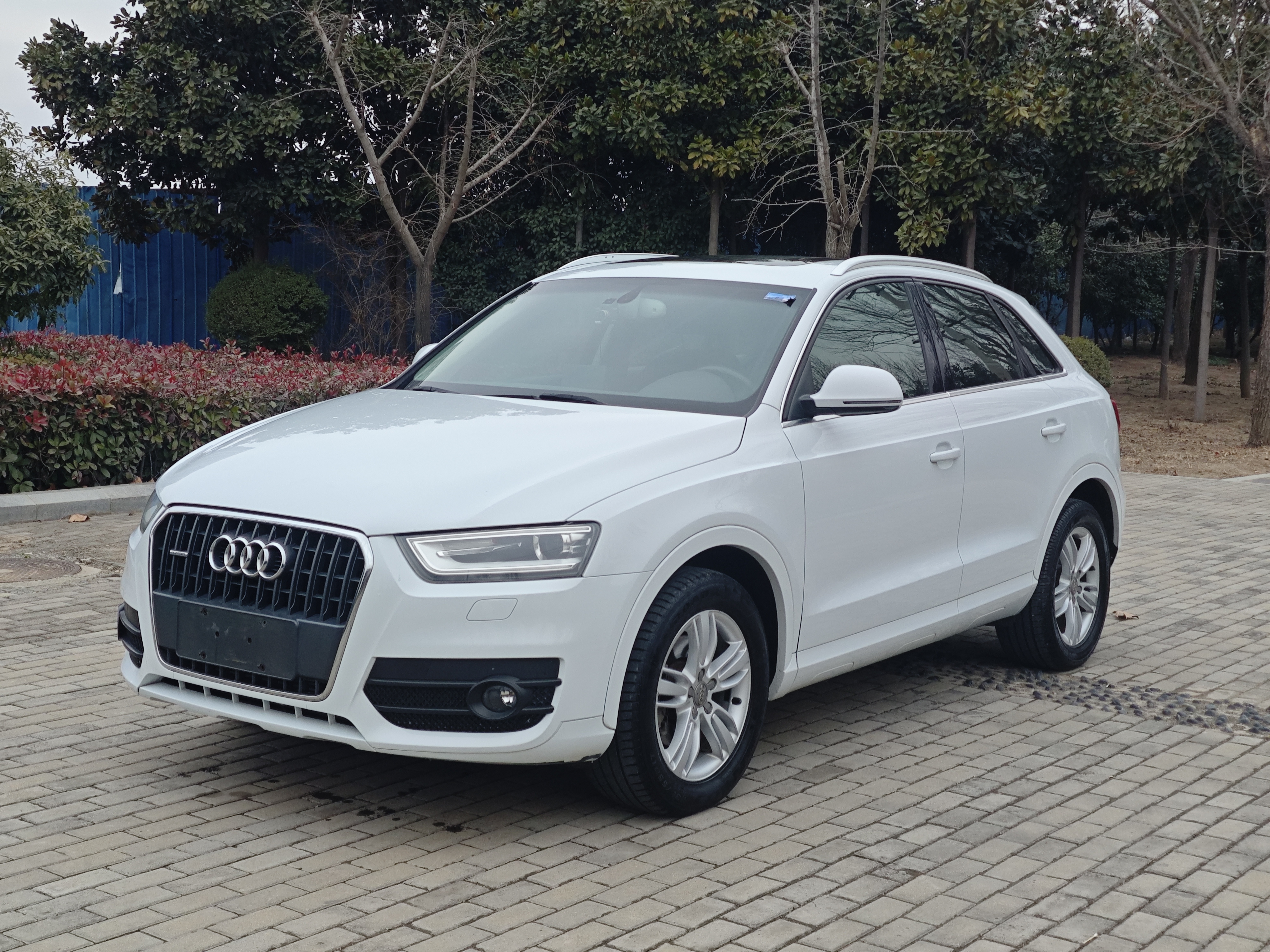 Audi Q3 2014 car image #2