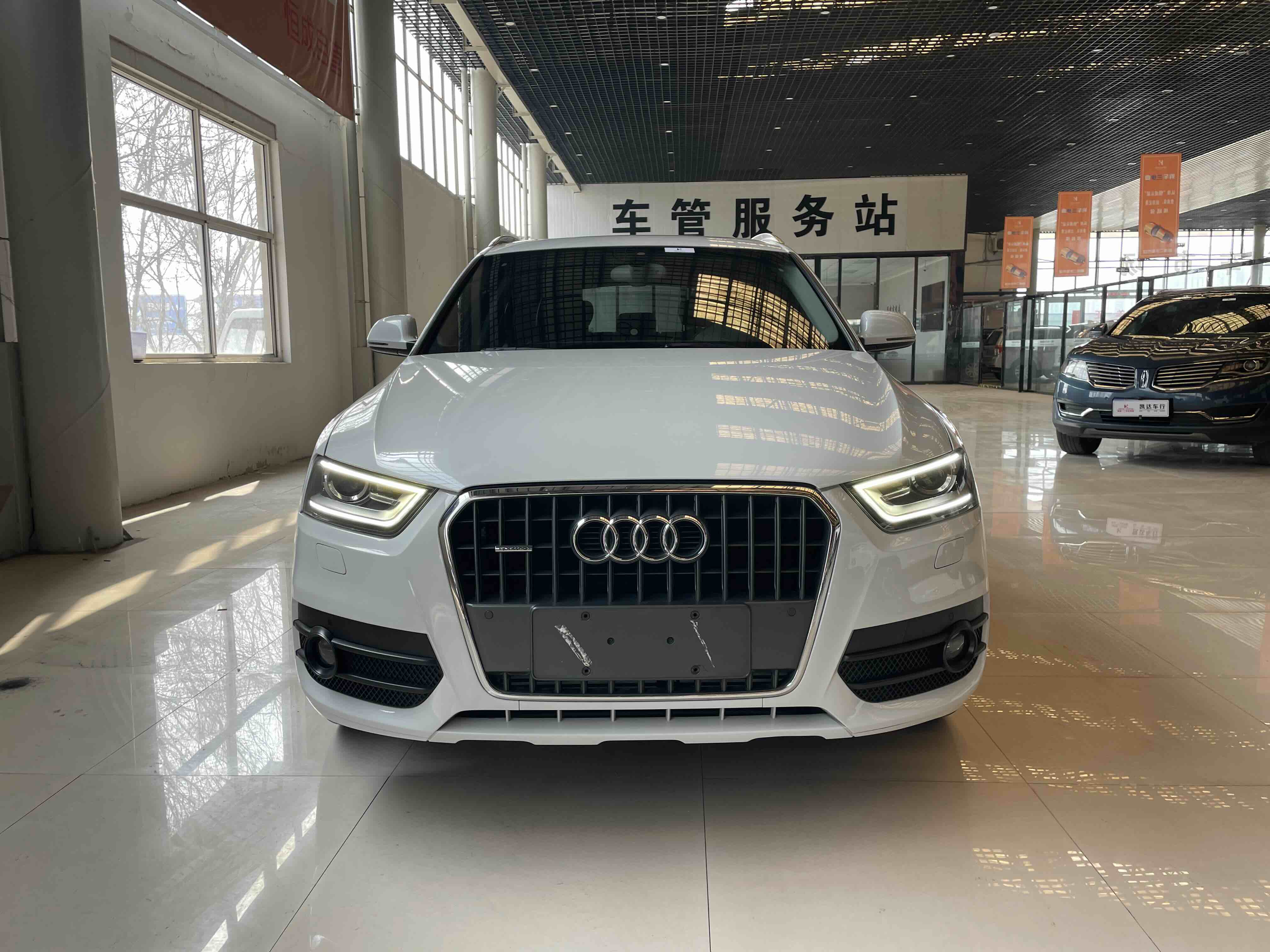 Audi Q3 2016 car image #2