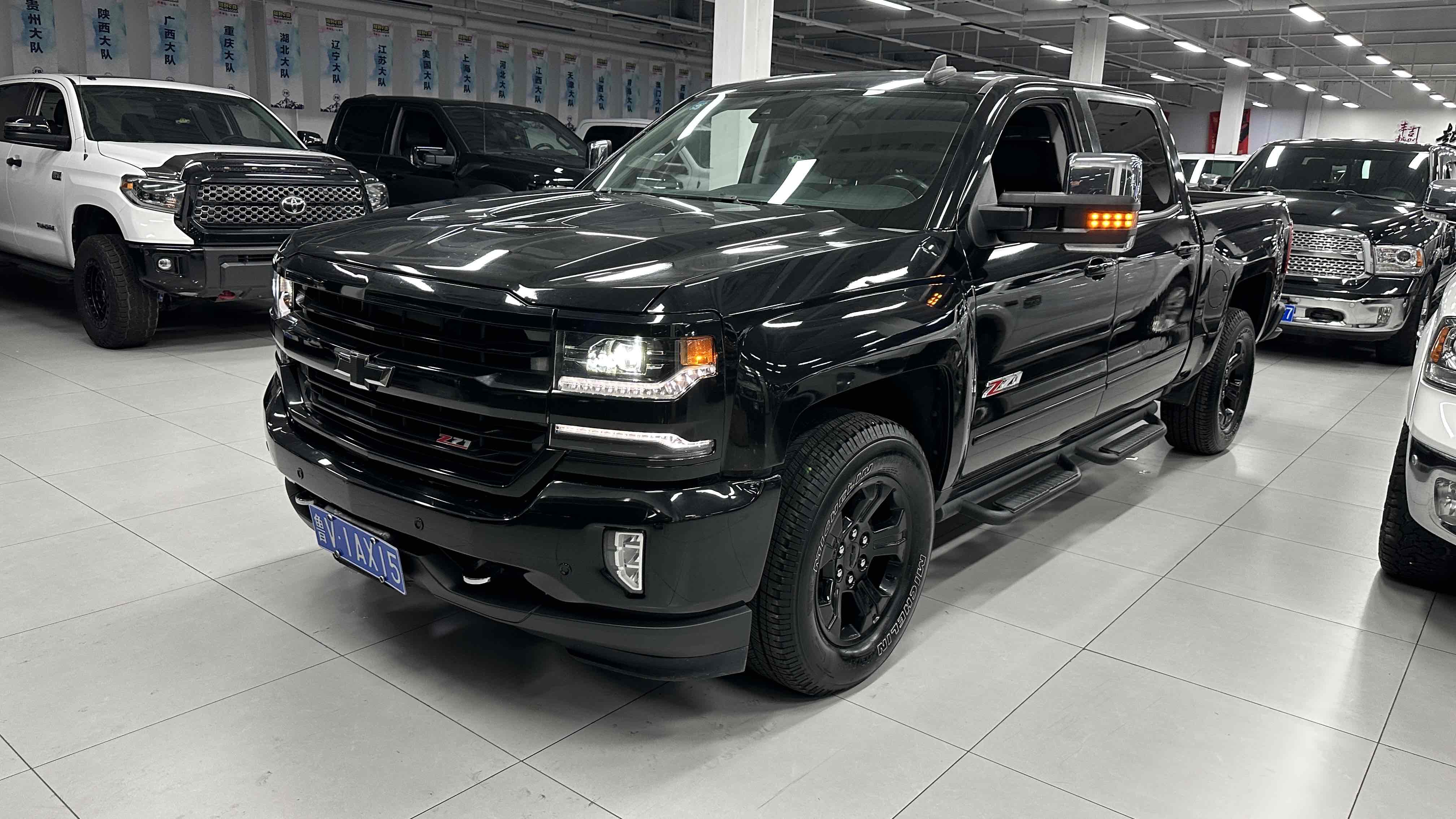 Chevrolet Silverado 2018 car image #2