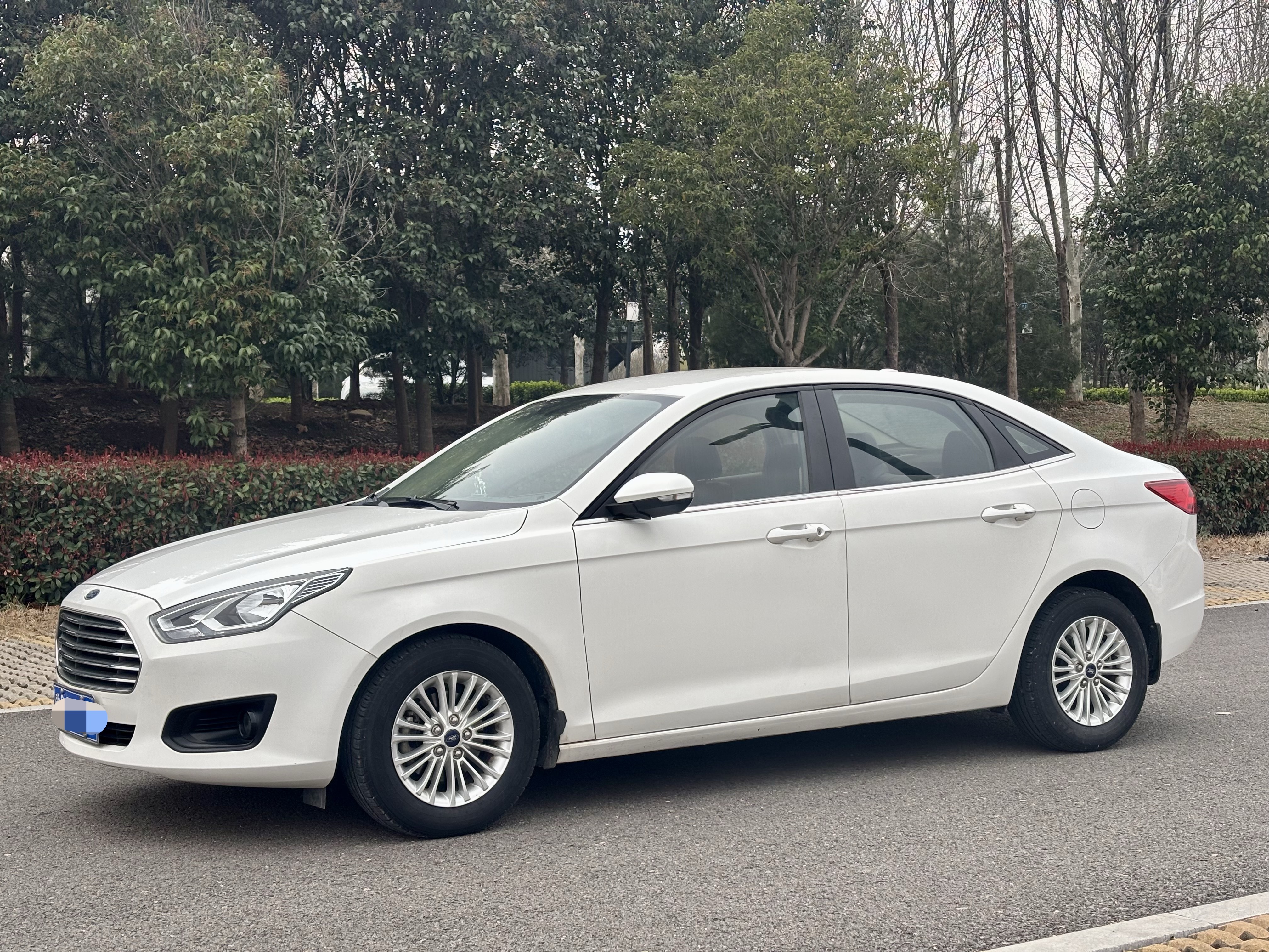 Ford Escort 2016 immagine di auto #2