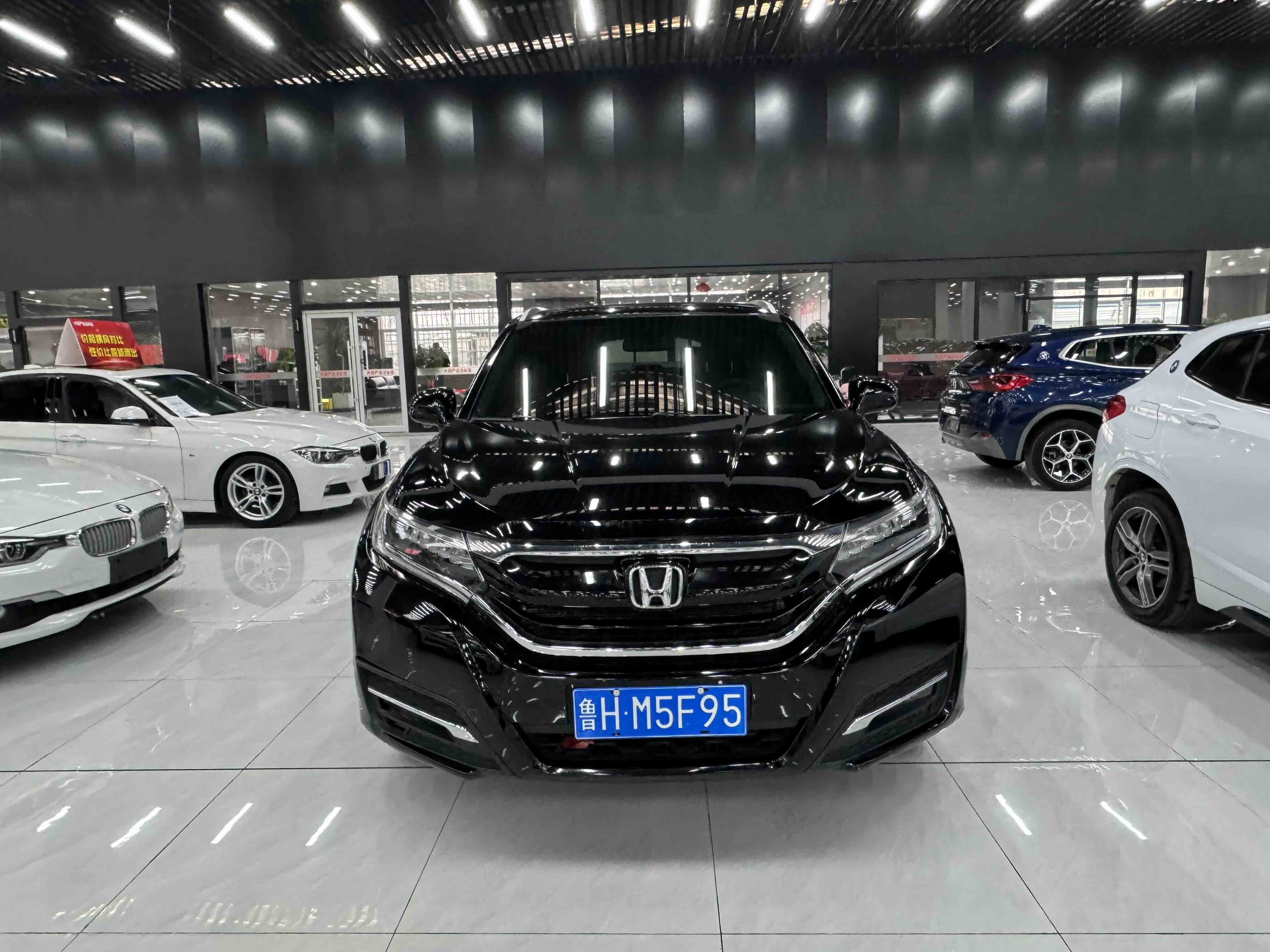 Honda UR-V 2017 car image #2