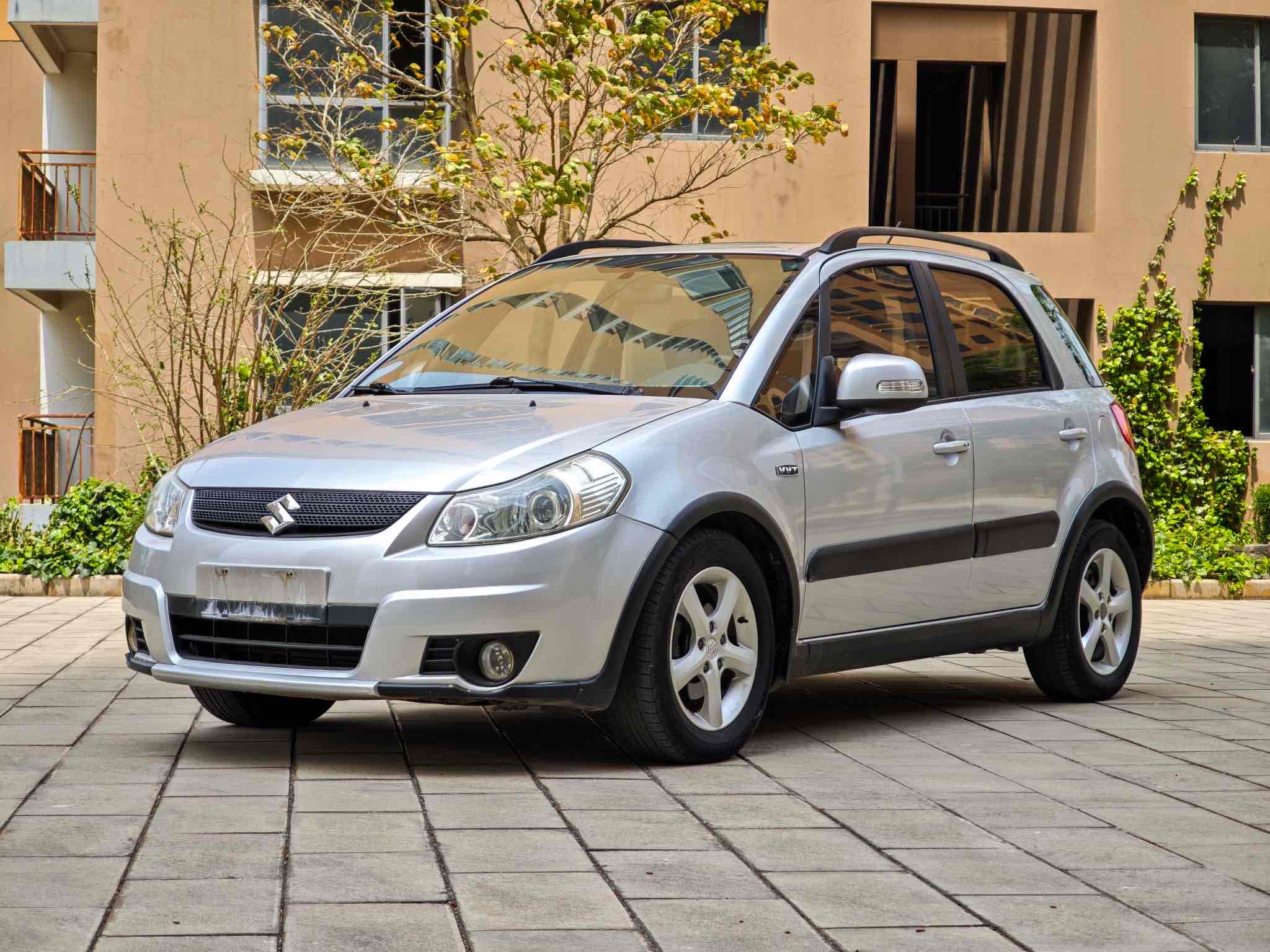 Suzuki SX4 Sedan 2010 imagem de carro #2