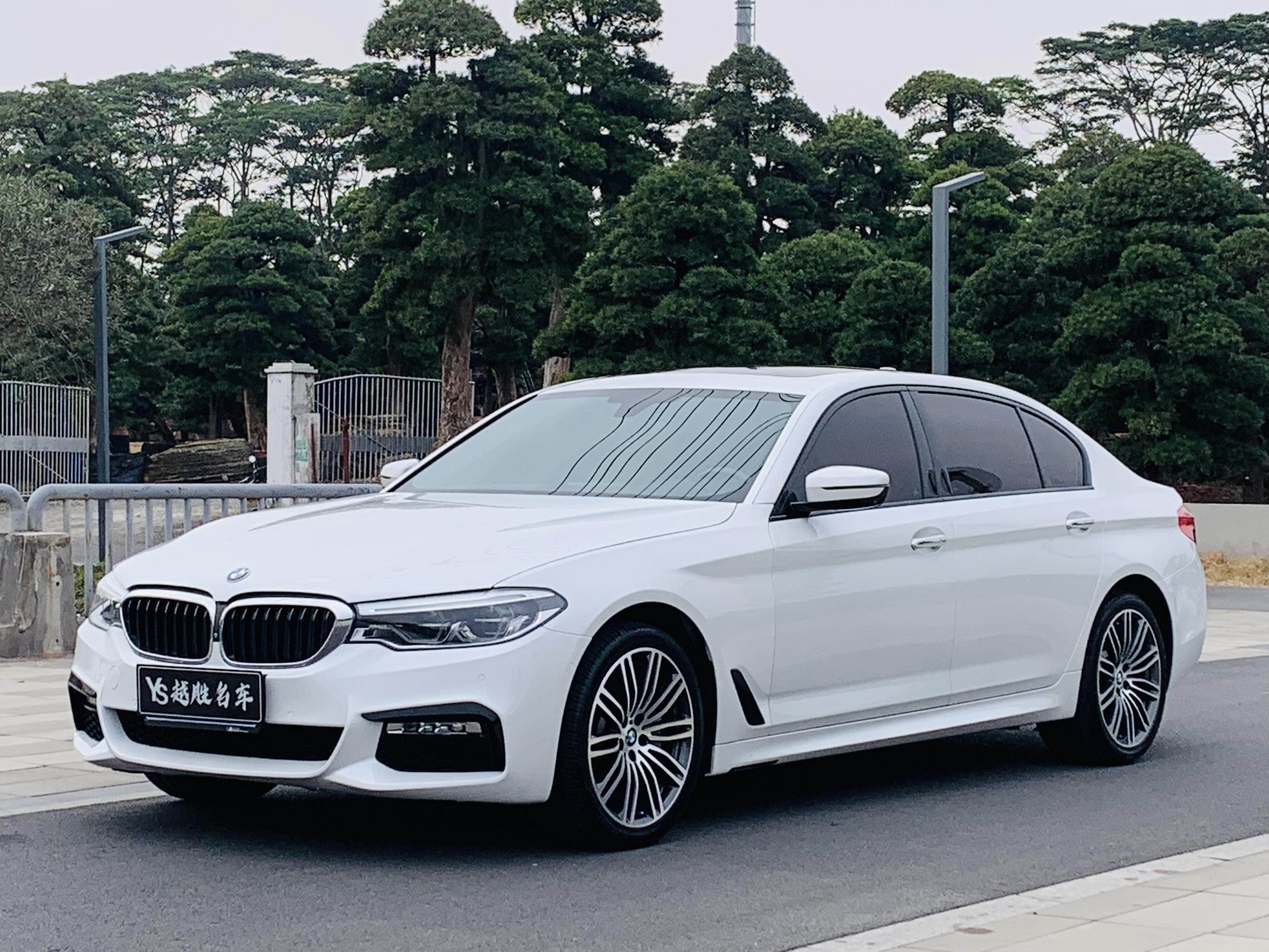BMW 5 Series 2018 #2 BMW 5 Series 2018 car image #2