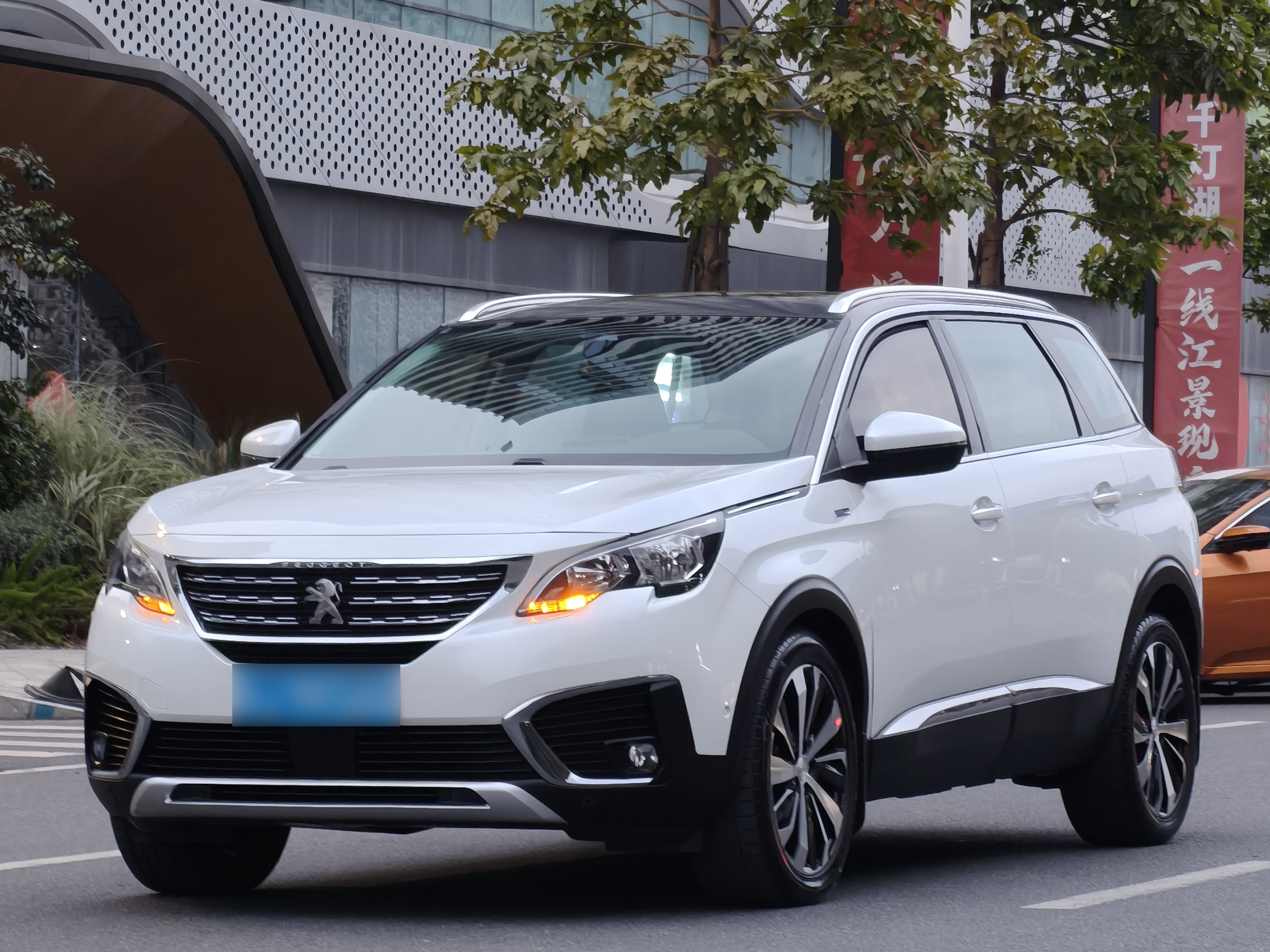 Peugeot 5008 2017 car image #2