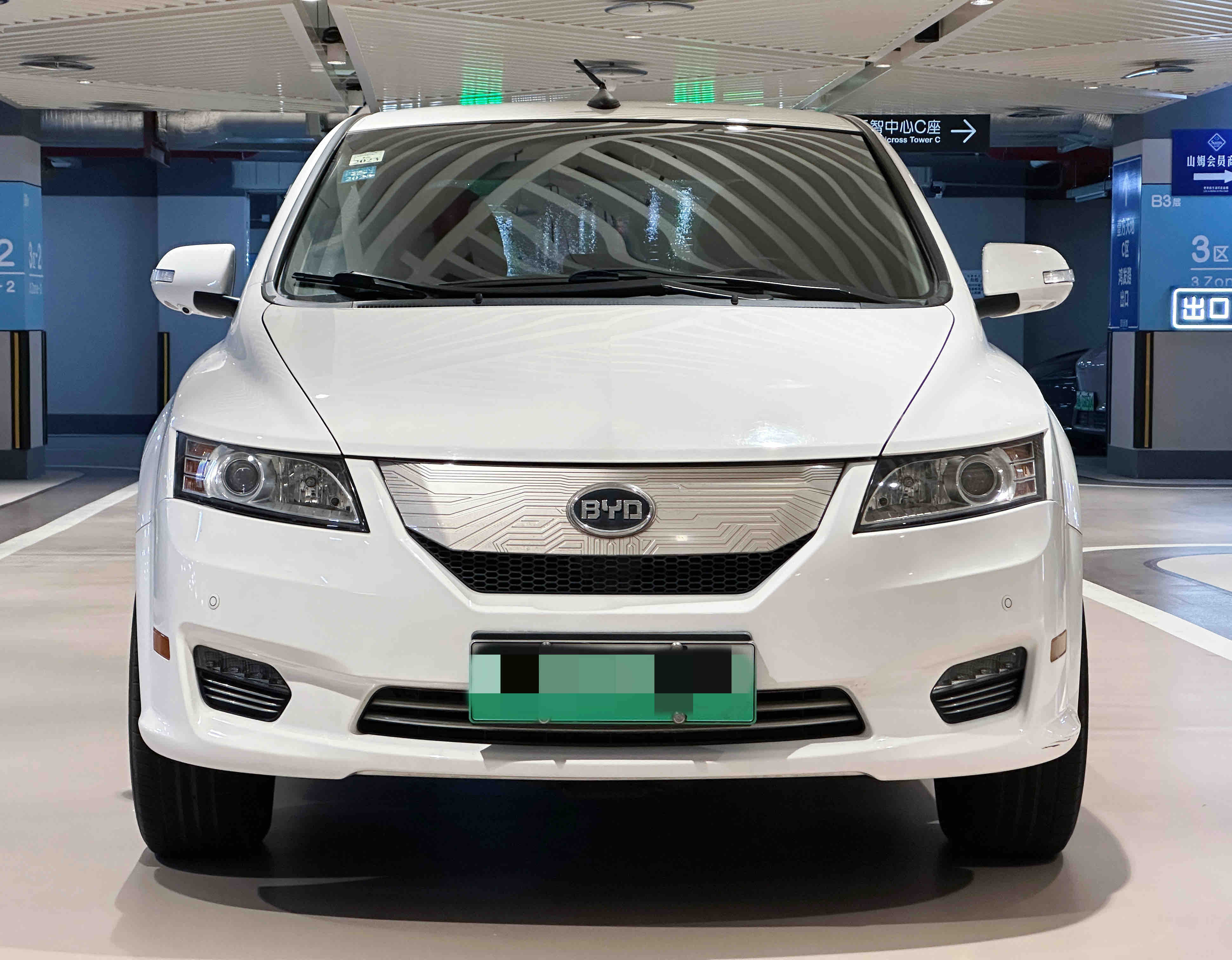 BYD e6 2017 #2 BYD e6 2017 car image #2