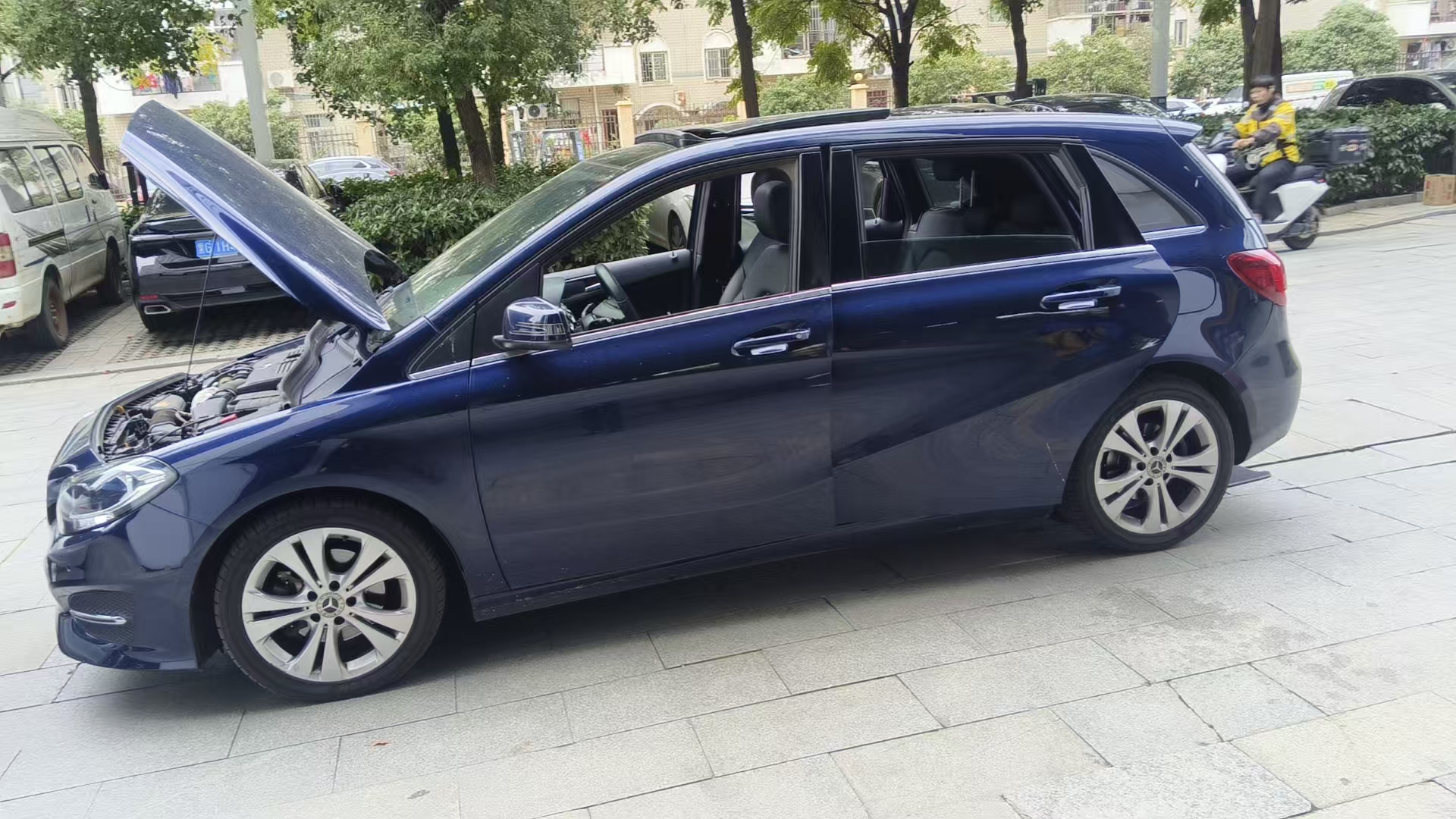 Mercedes-Benz B Class 2017 car image #2