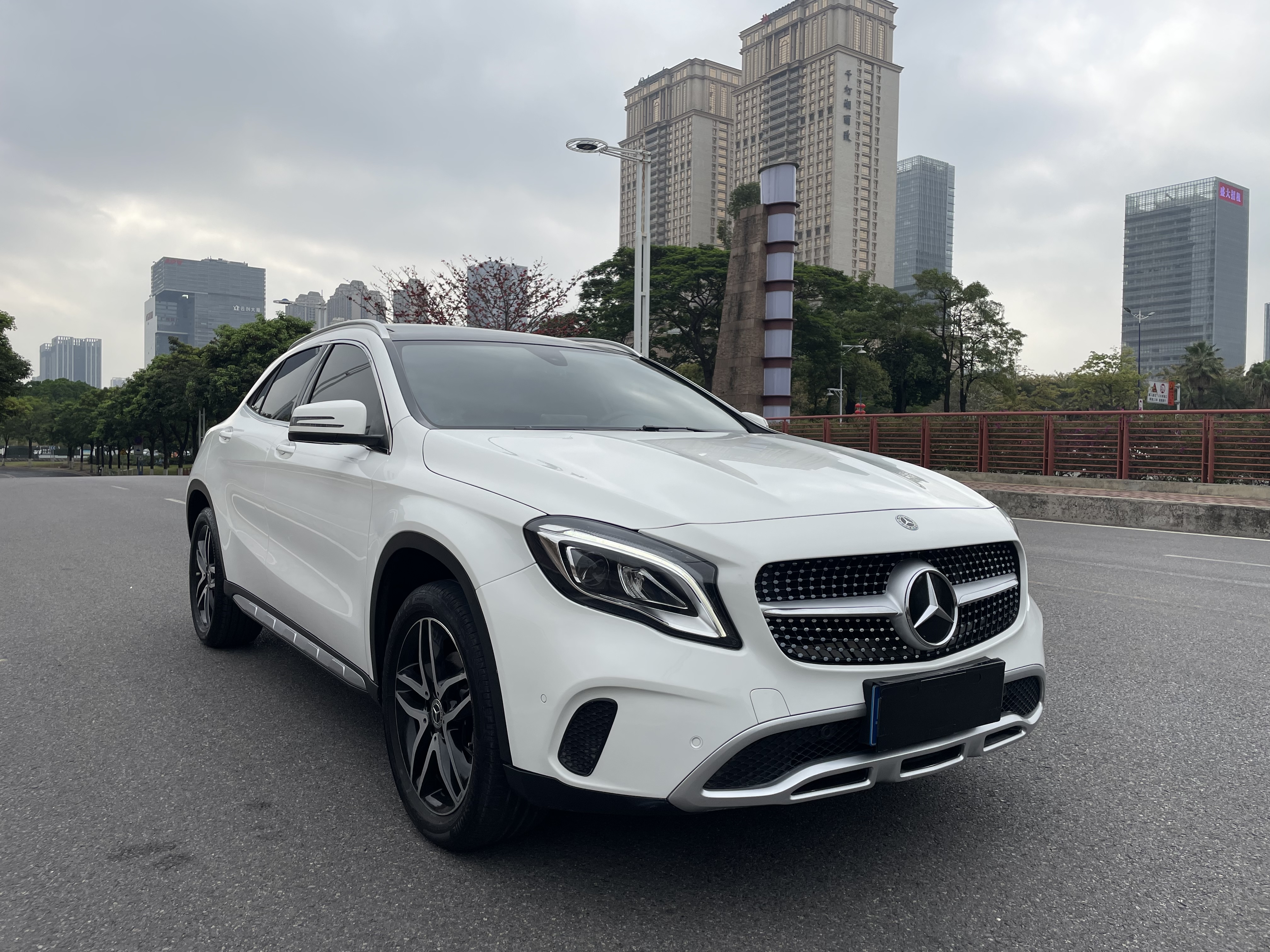 Mercedes-Benz GLA Class 2017 car image #2