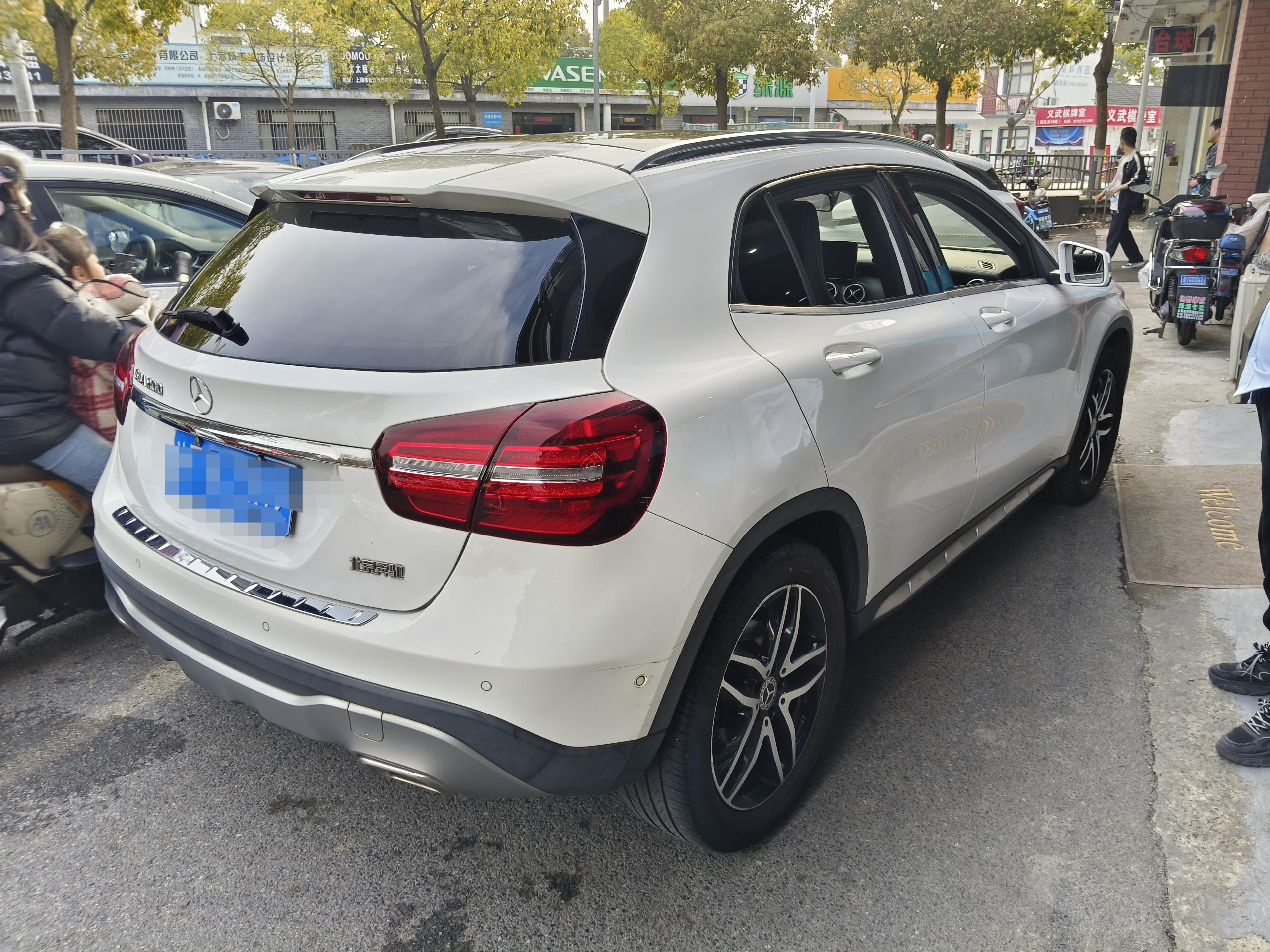 Mercedes-Benz 2018 car image #2