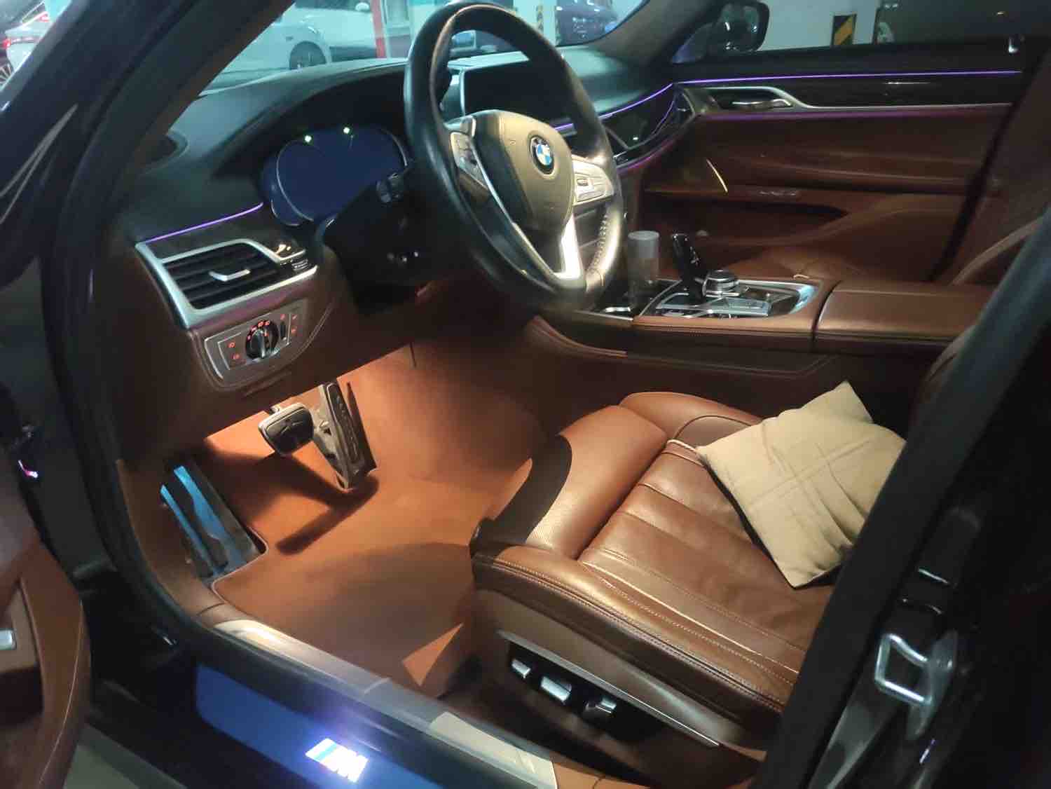 BMW 7 Series 2018 car image #2