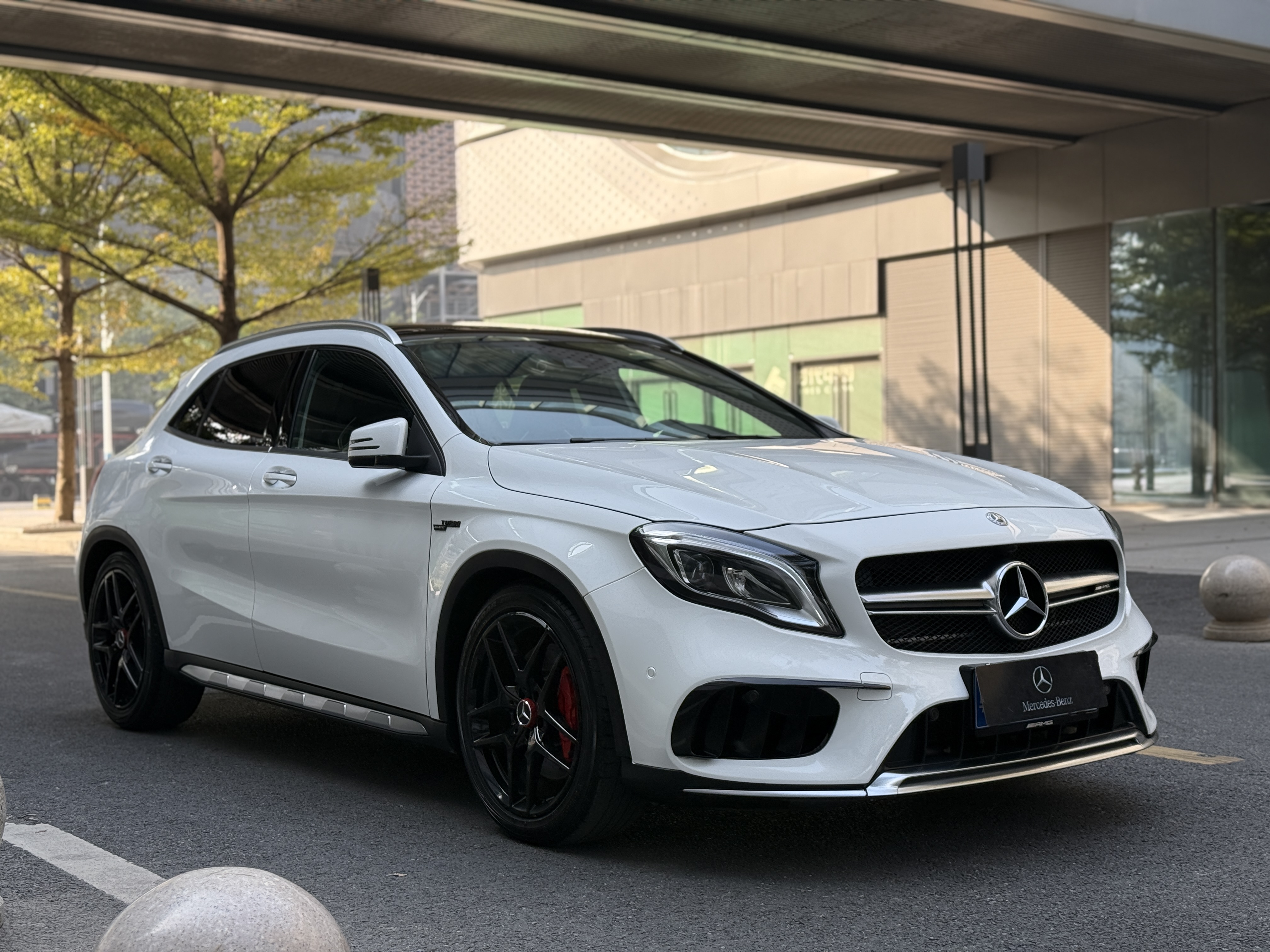 Mercedes-Benz GLA AMG 2019 immagine di auto #2
