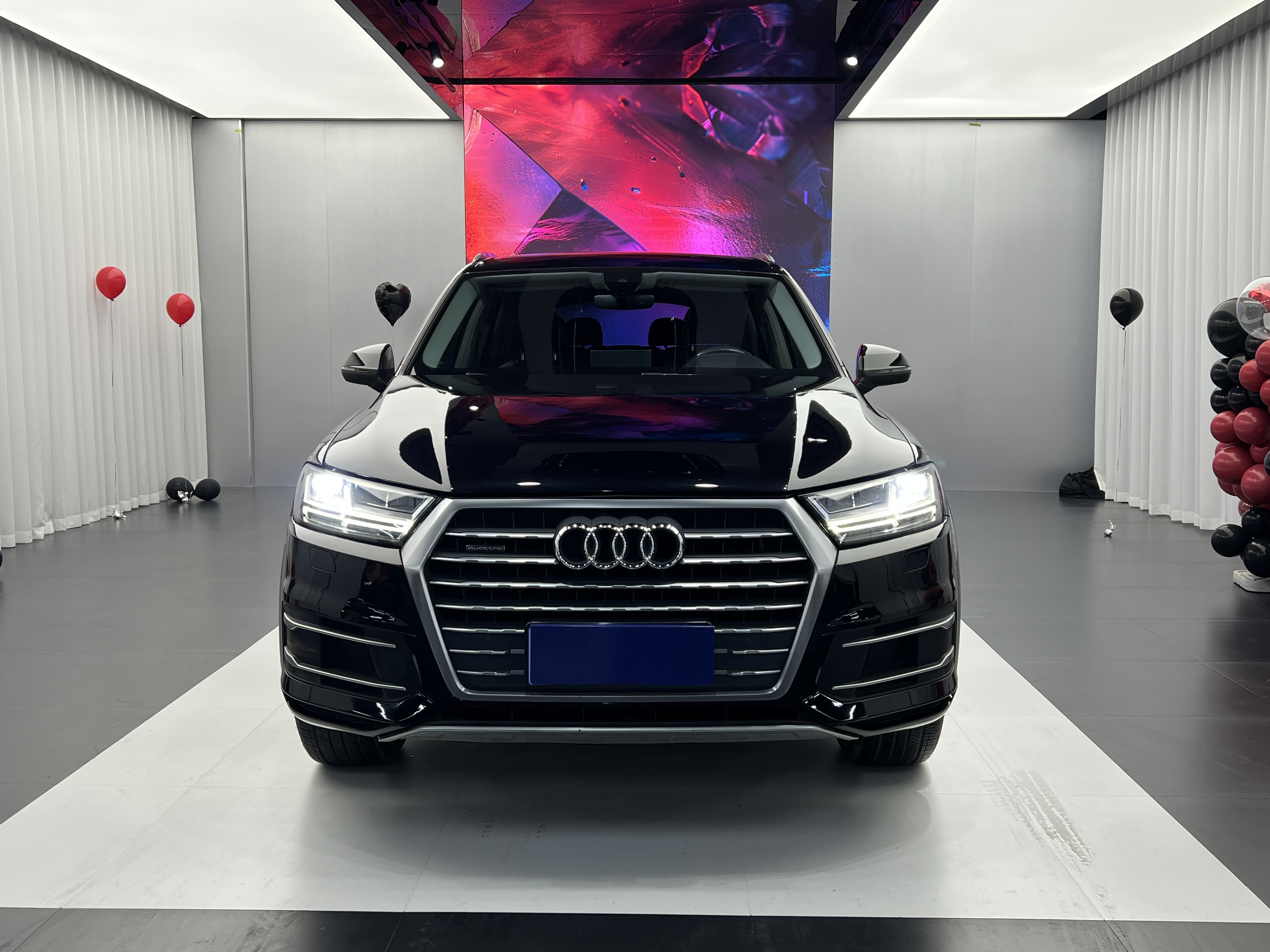 Audi Q7 2018 car image #2