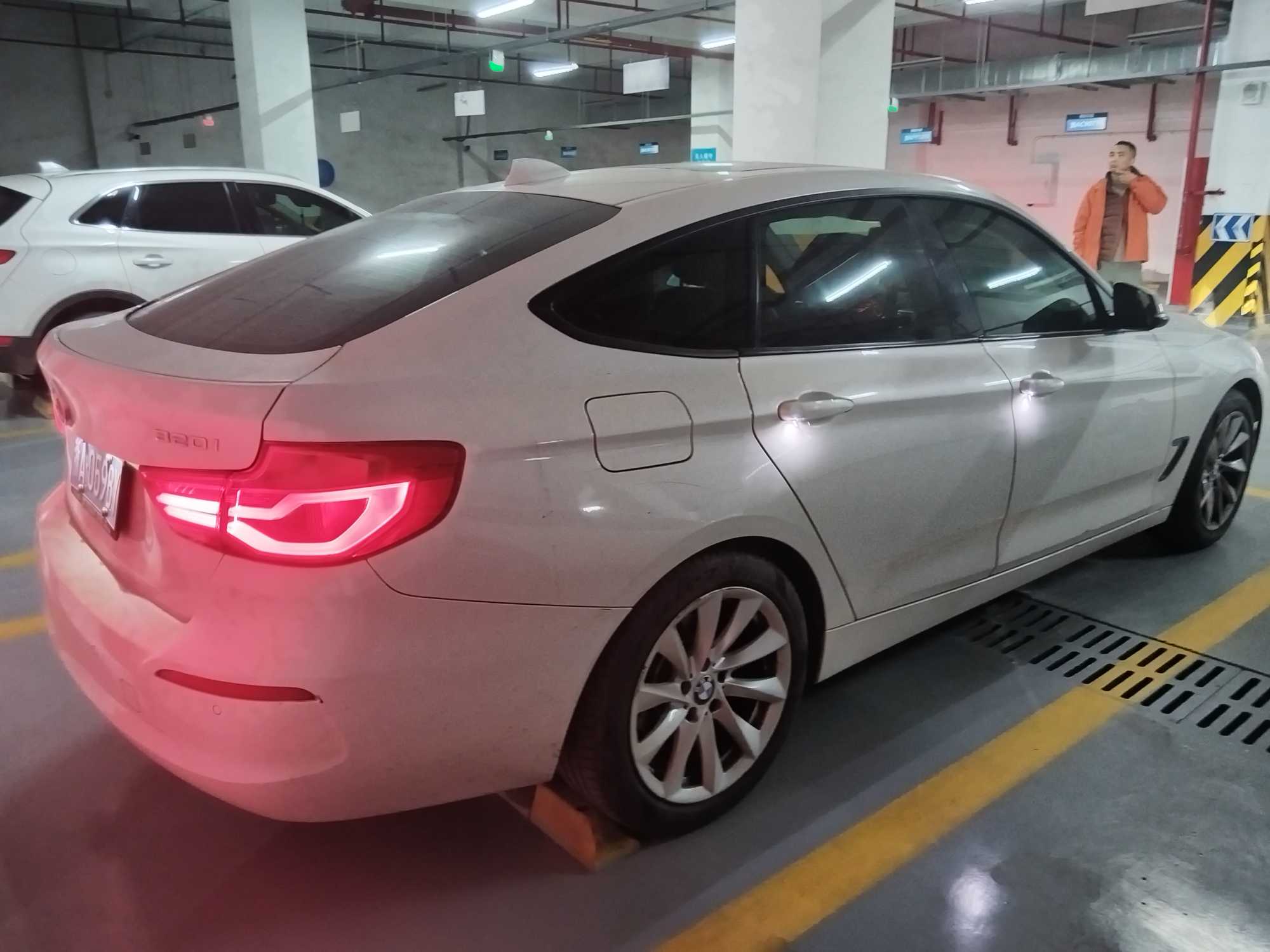 BMW 3 Series GT 2018 immagine di auto #2