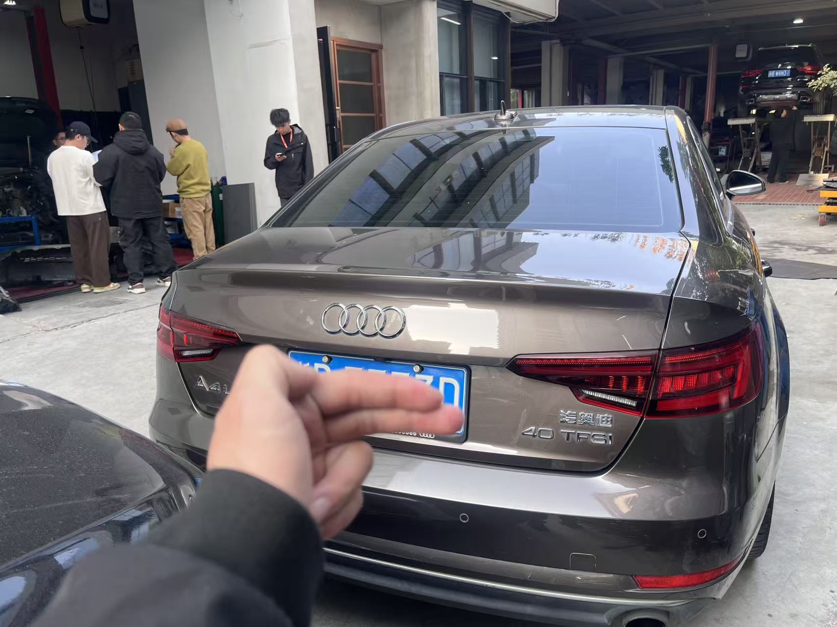 Audi A4L 2018 car image #2
