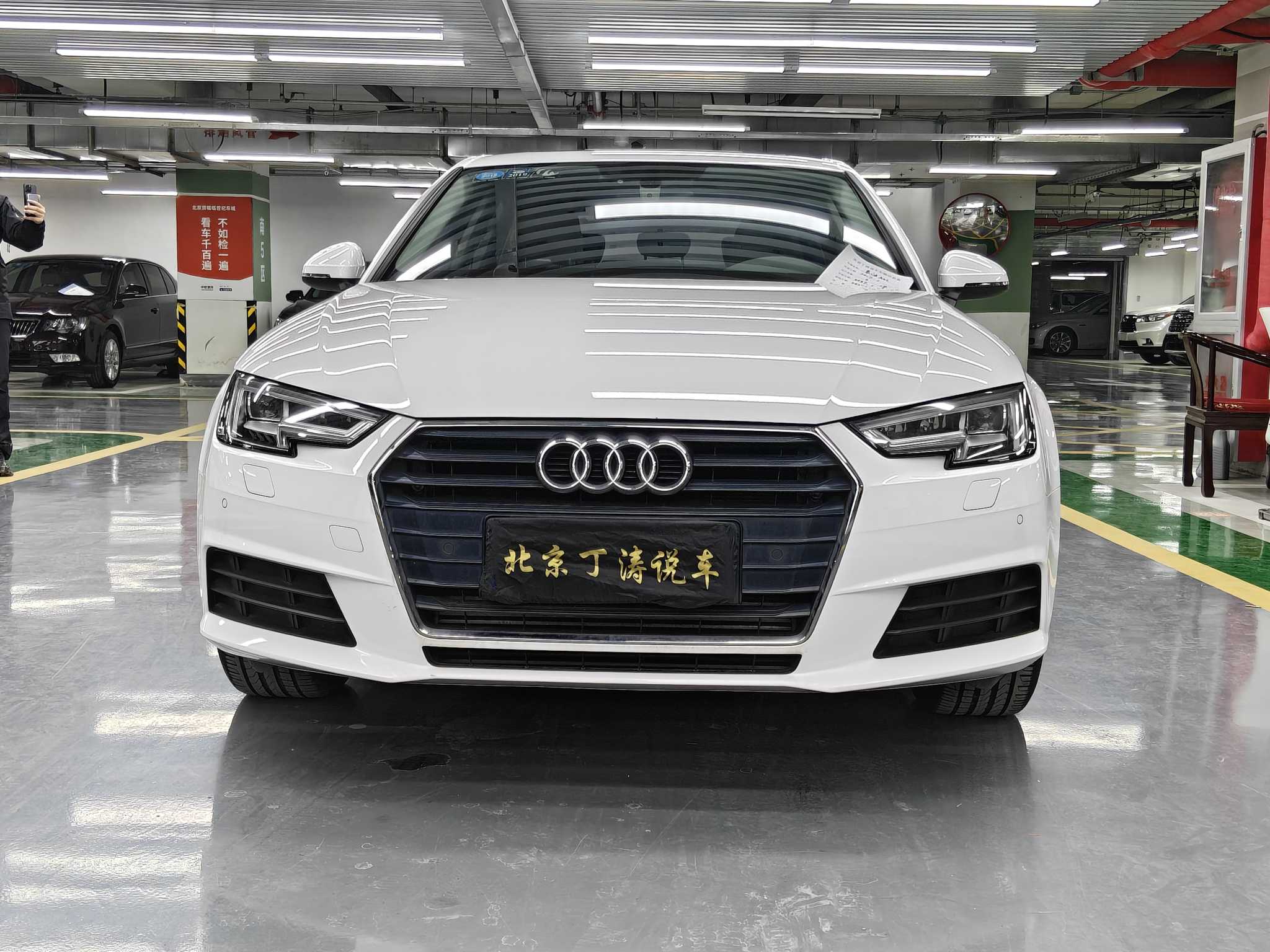 Audi A4L 2017 car image #2