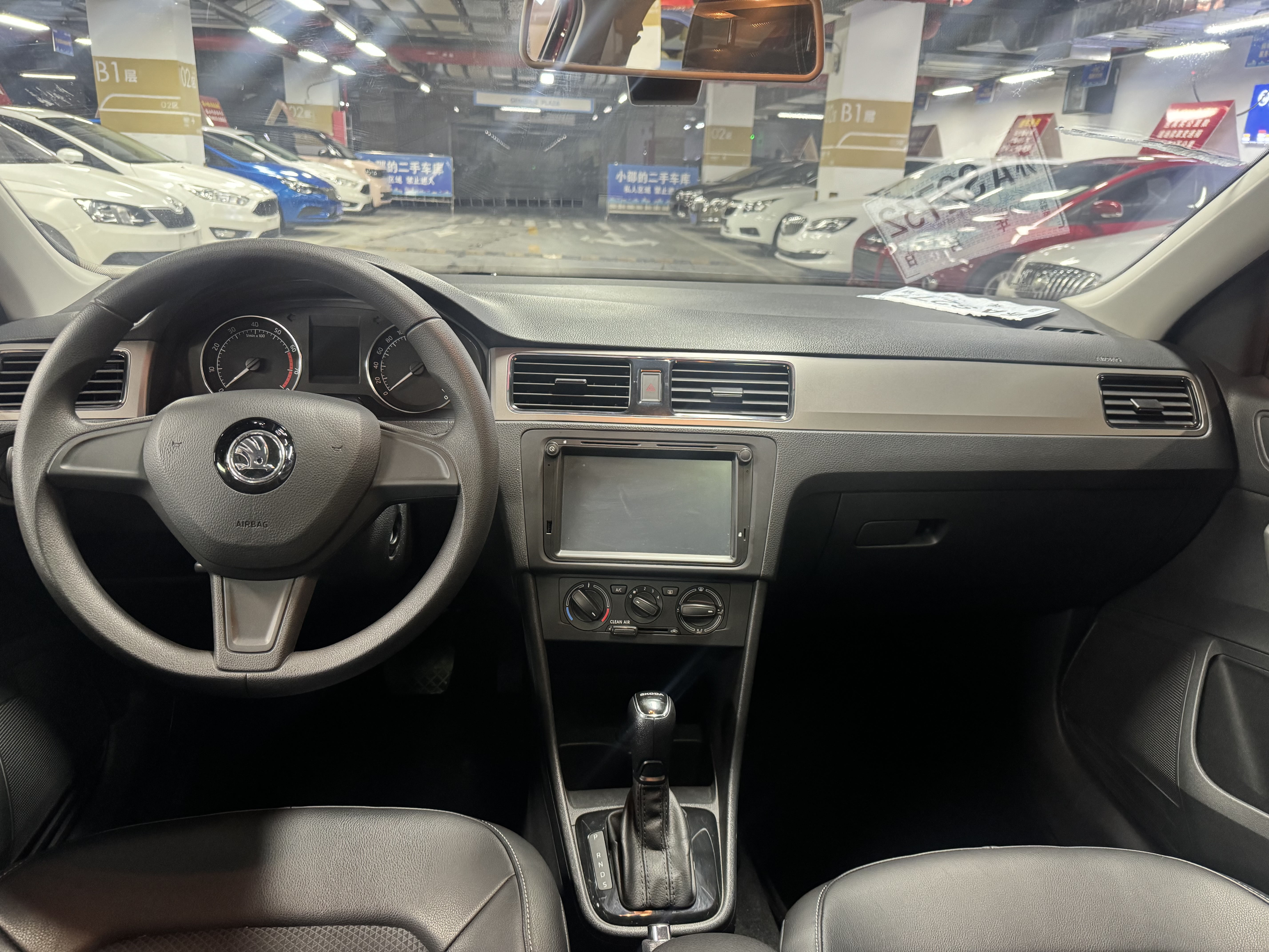 Skoda Rapid Spaceback 2017 car image #2