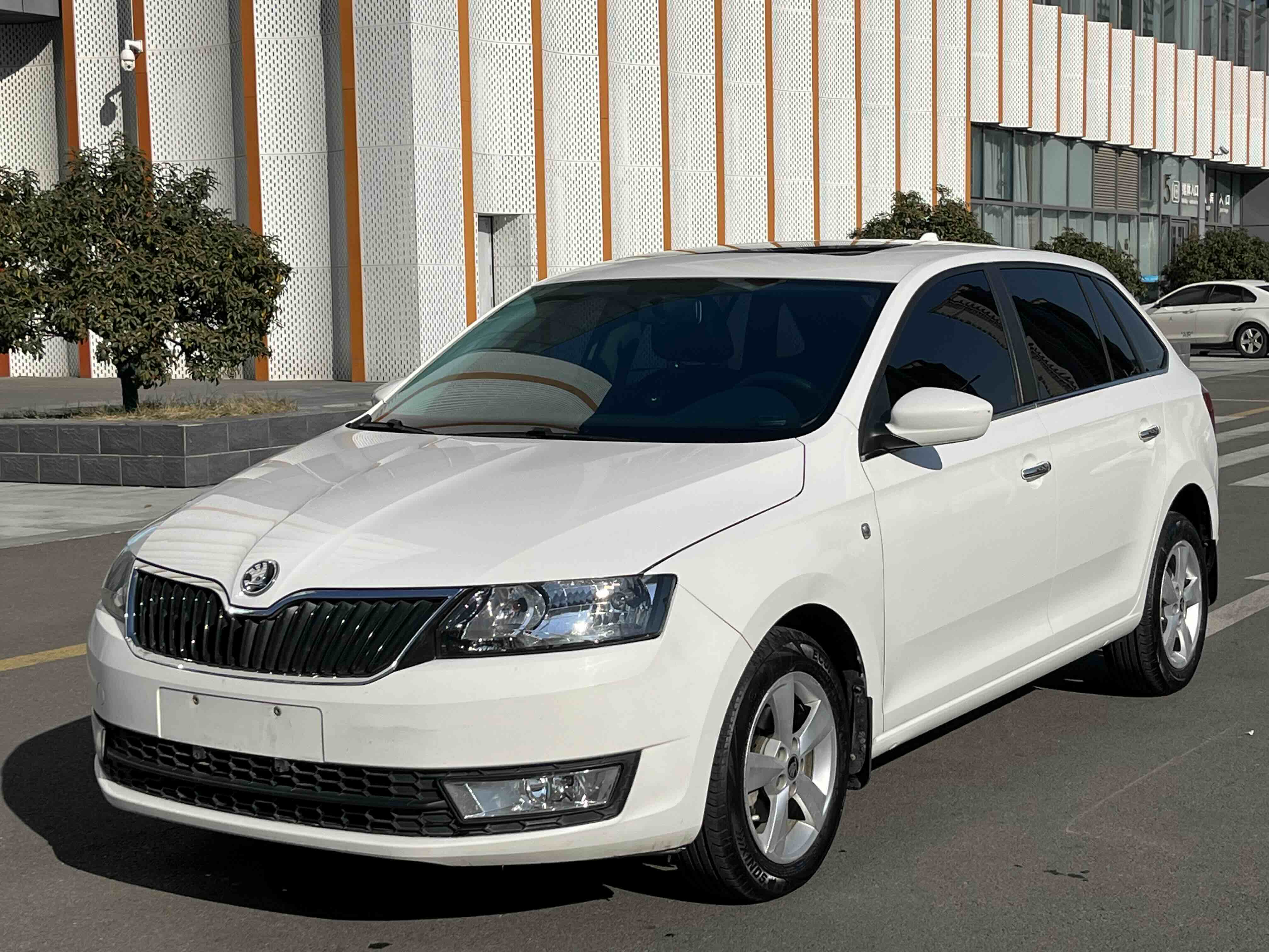 Skoda Rapid Spaceback 2017 immagine di auto #2