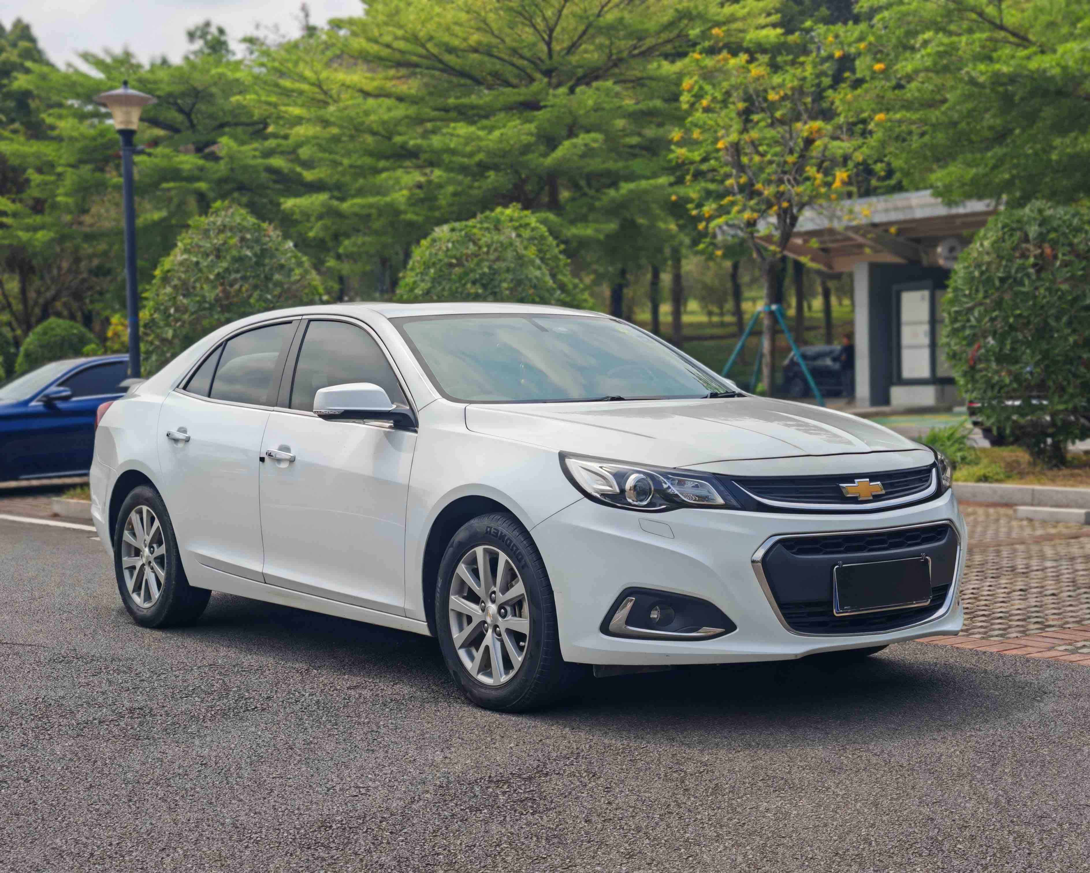 Chevrolet Malibu 2017 car image #2