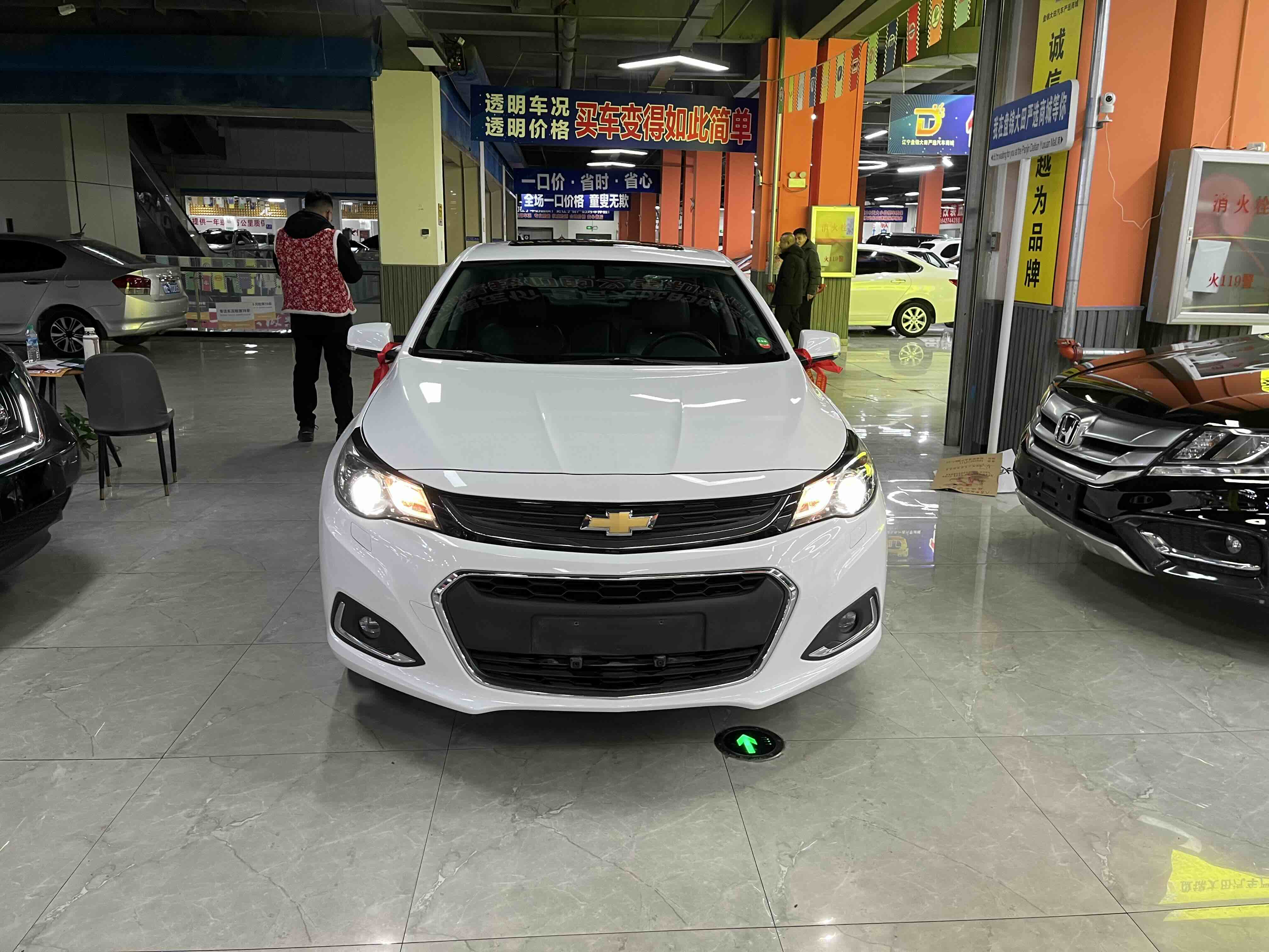 Chevrolet Malibu 2018 car image #2