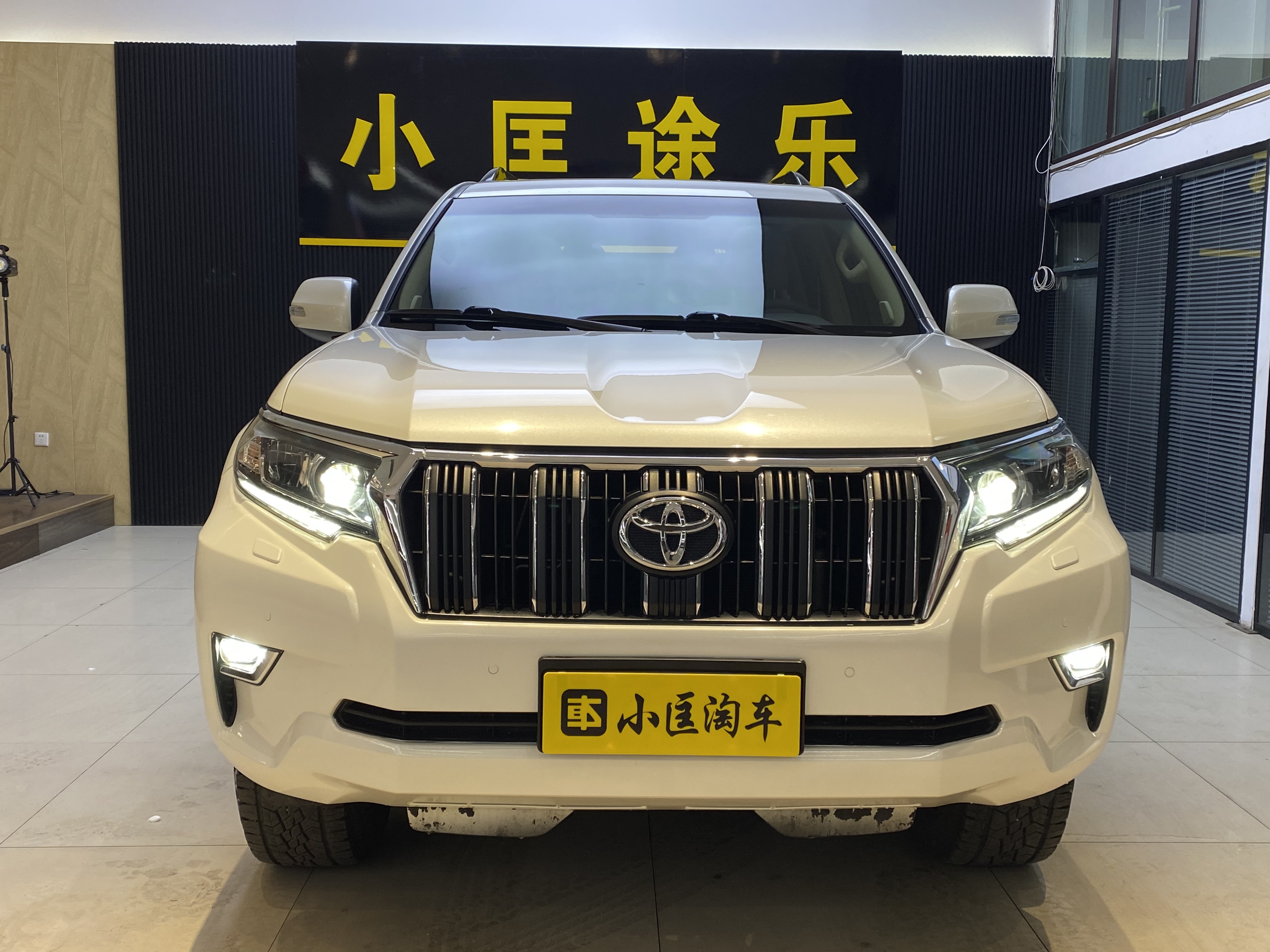 Toyota Land Cruiser Prado 2018 car image #2