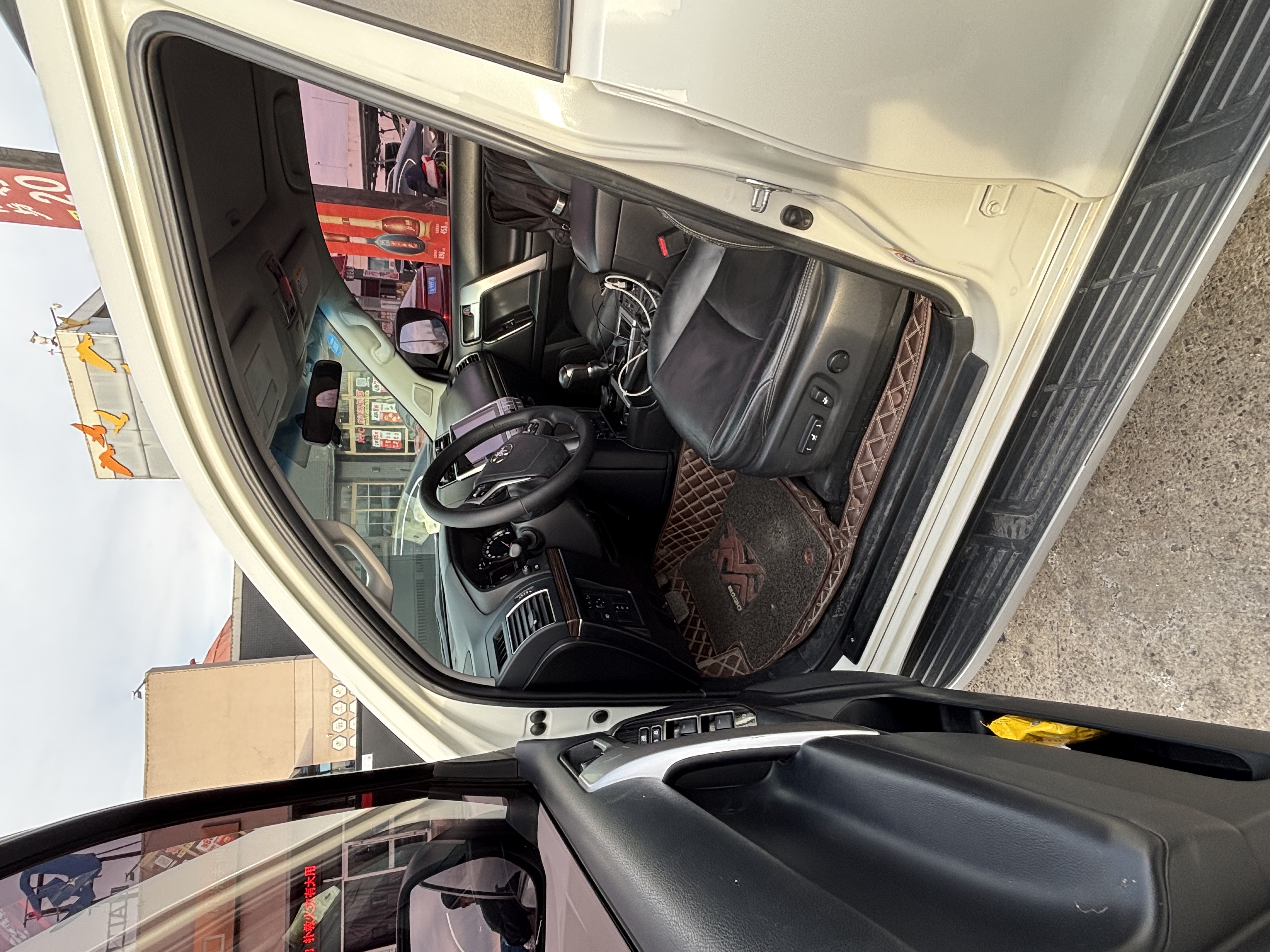 Toyota Land Cruiser Prado 2018 car image #2