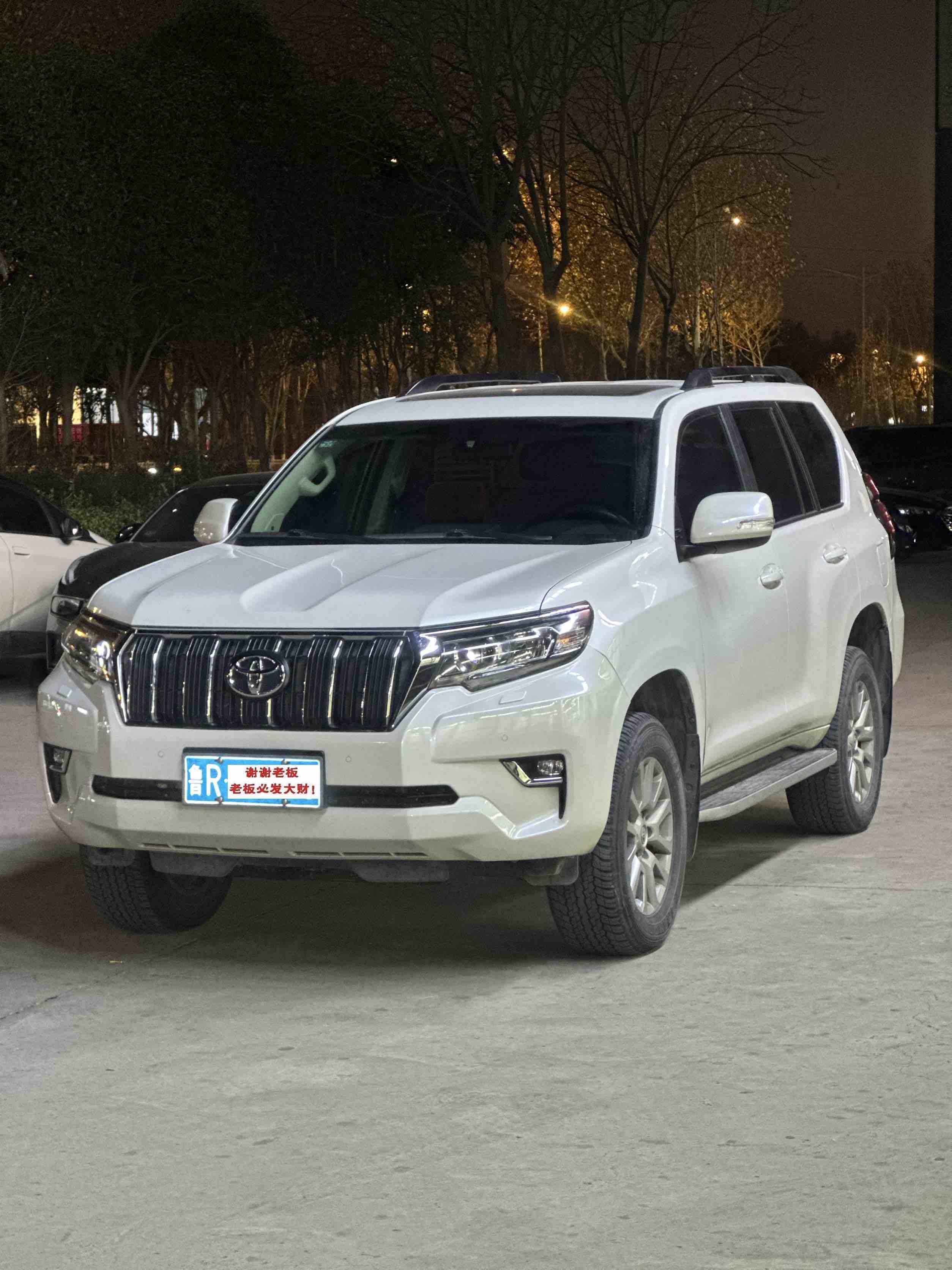 Toyota Land Cruiser Prado 2017 car image #2
