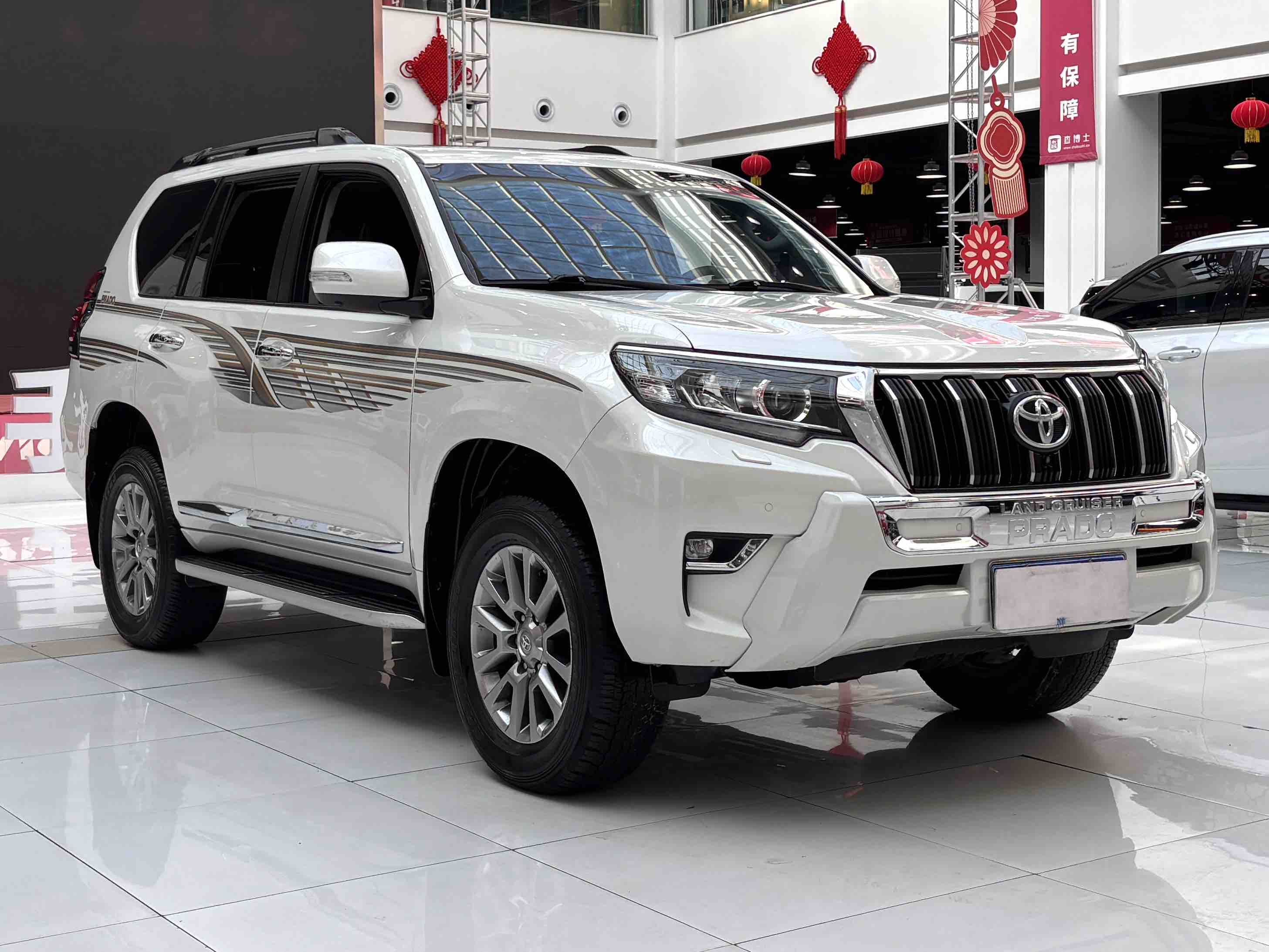 Toyota Land Cruiser Prado 2020 car image #2
