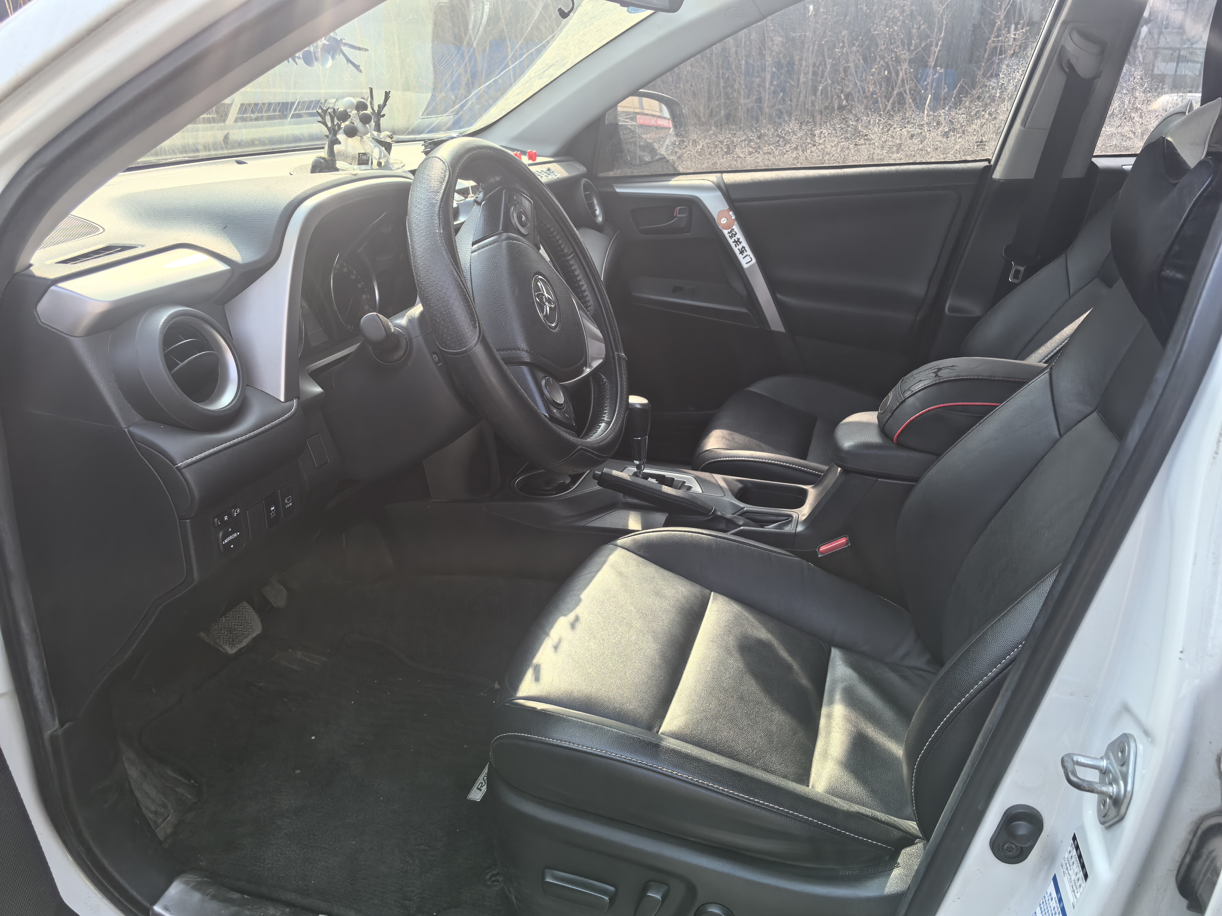 Toyota RAV4 2018 car image #2