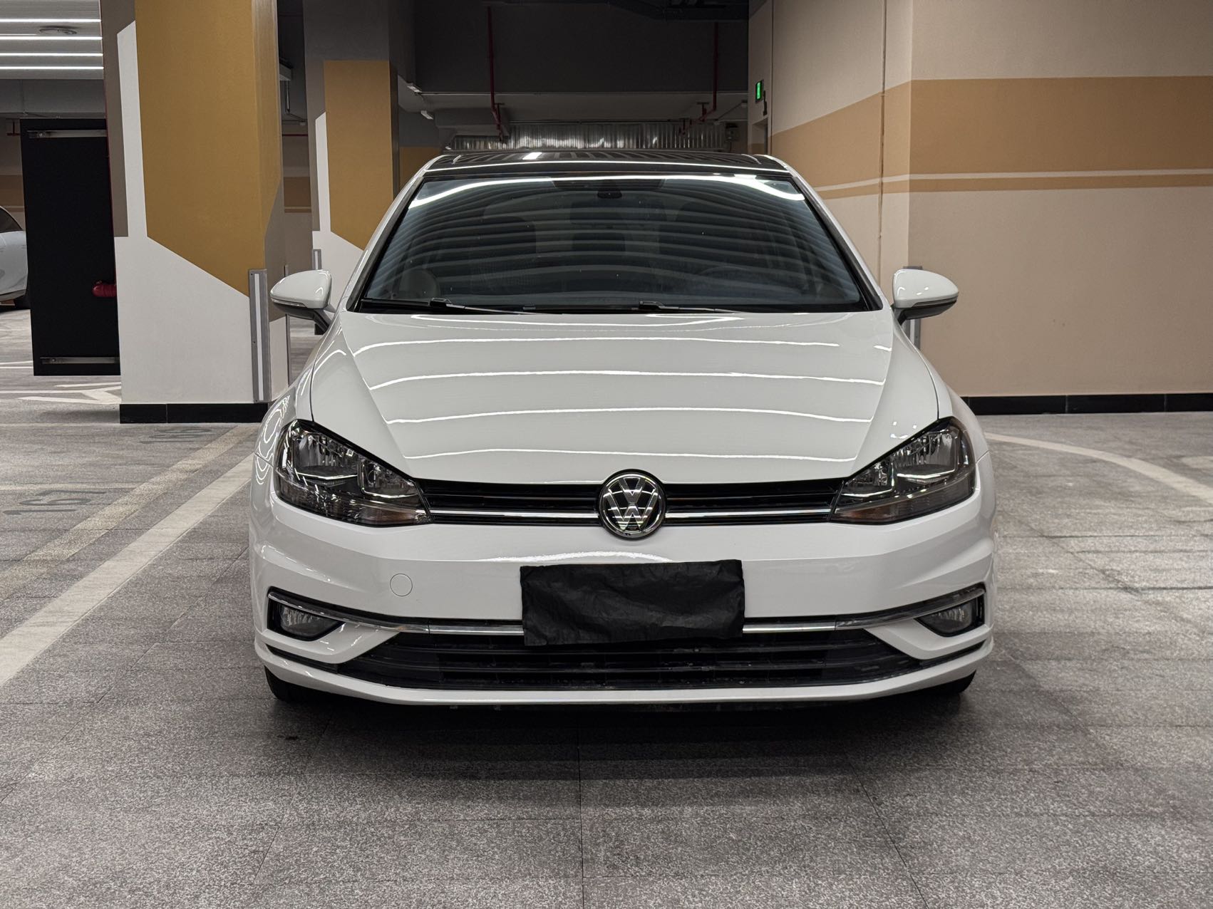Volkswagen Golf 2019 car image #2