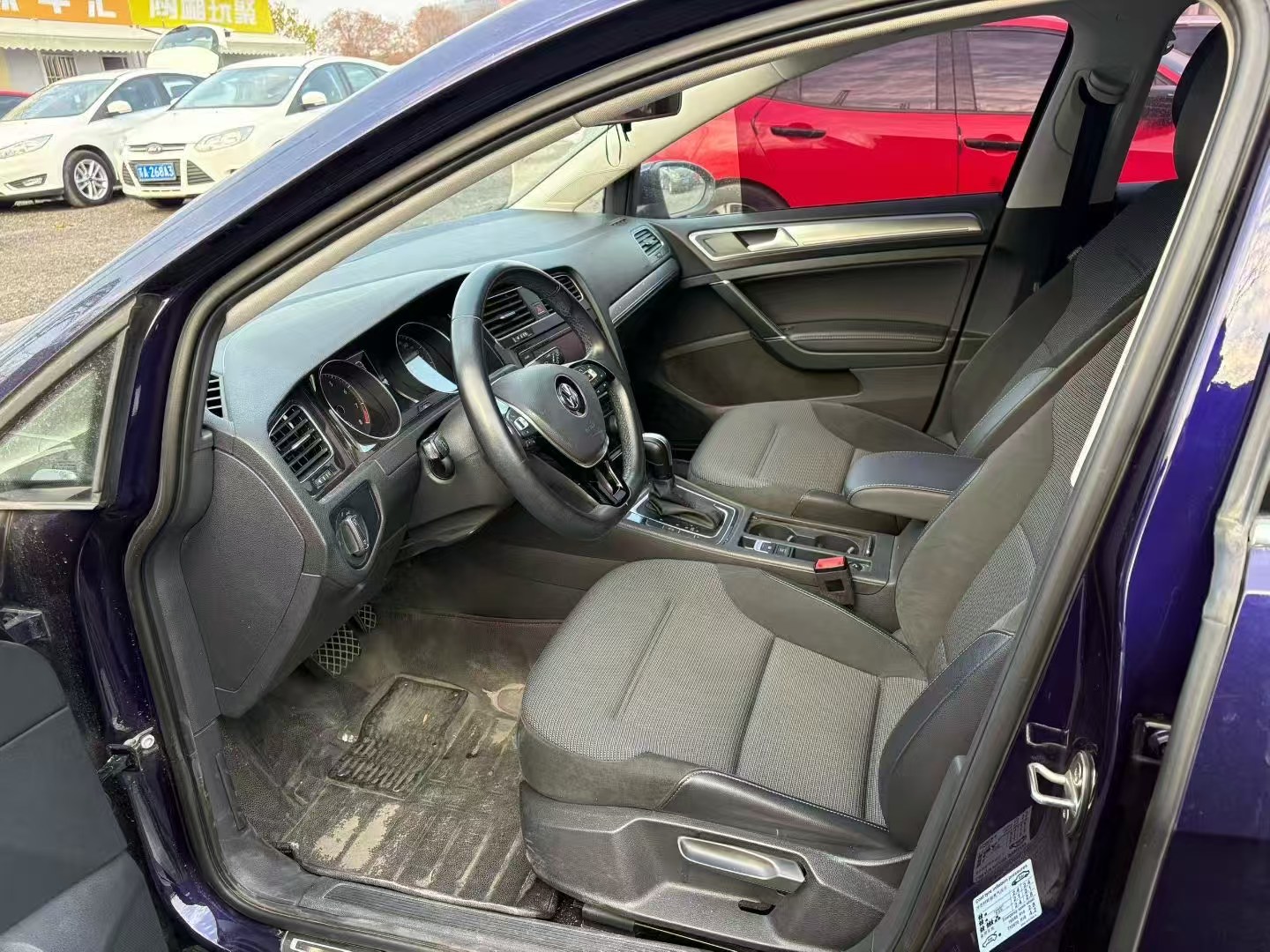 Volkswagen Golf 2018 car image #2